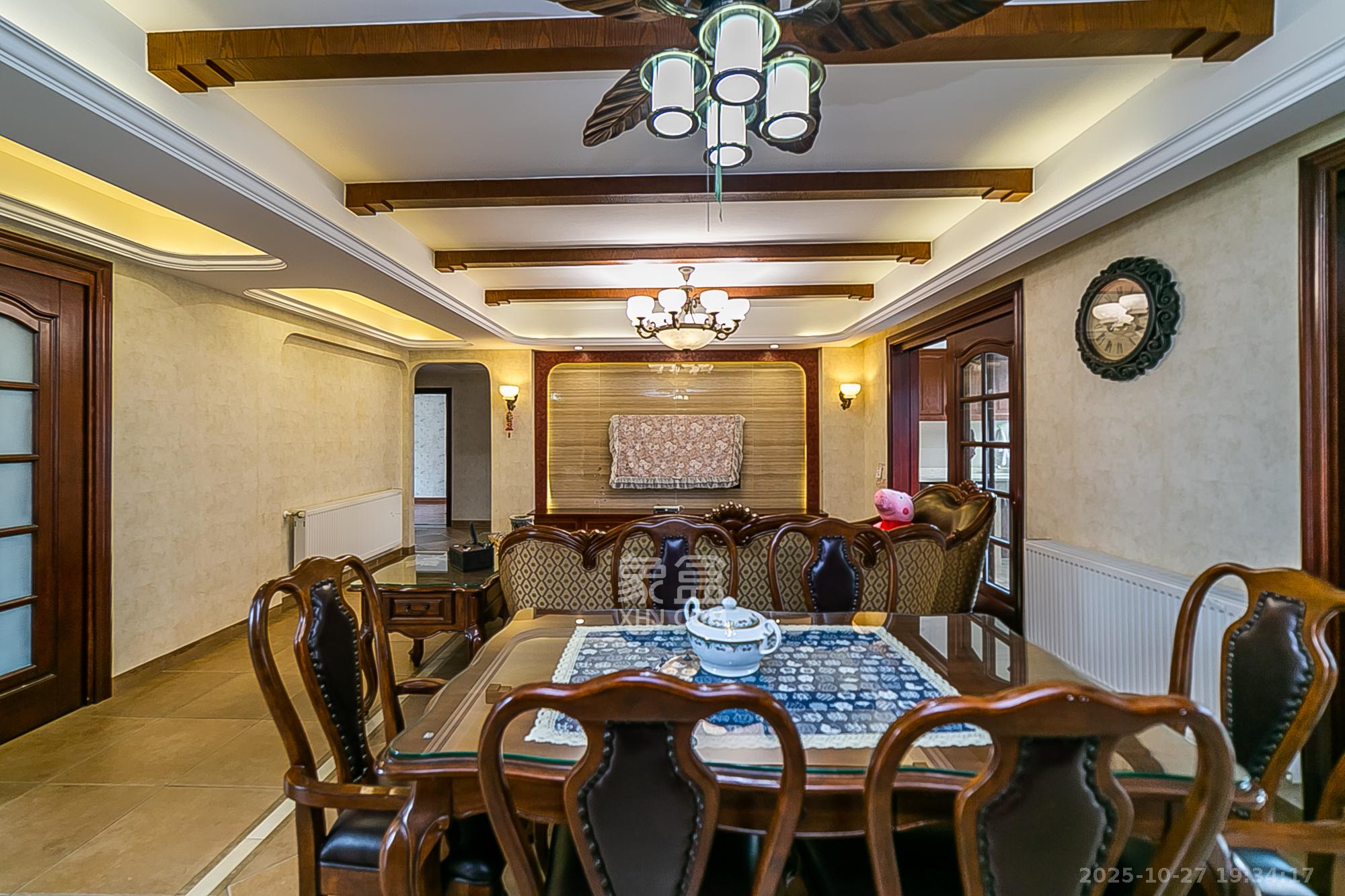 通用时代国际社区  4室2厅1卫    165.0万客厅