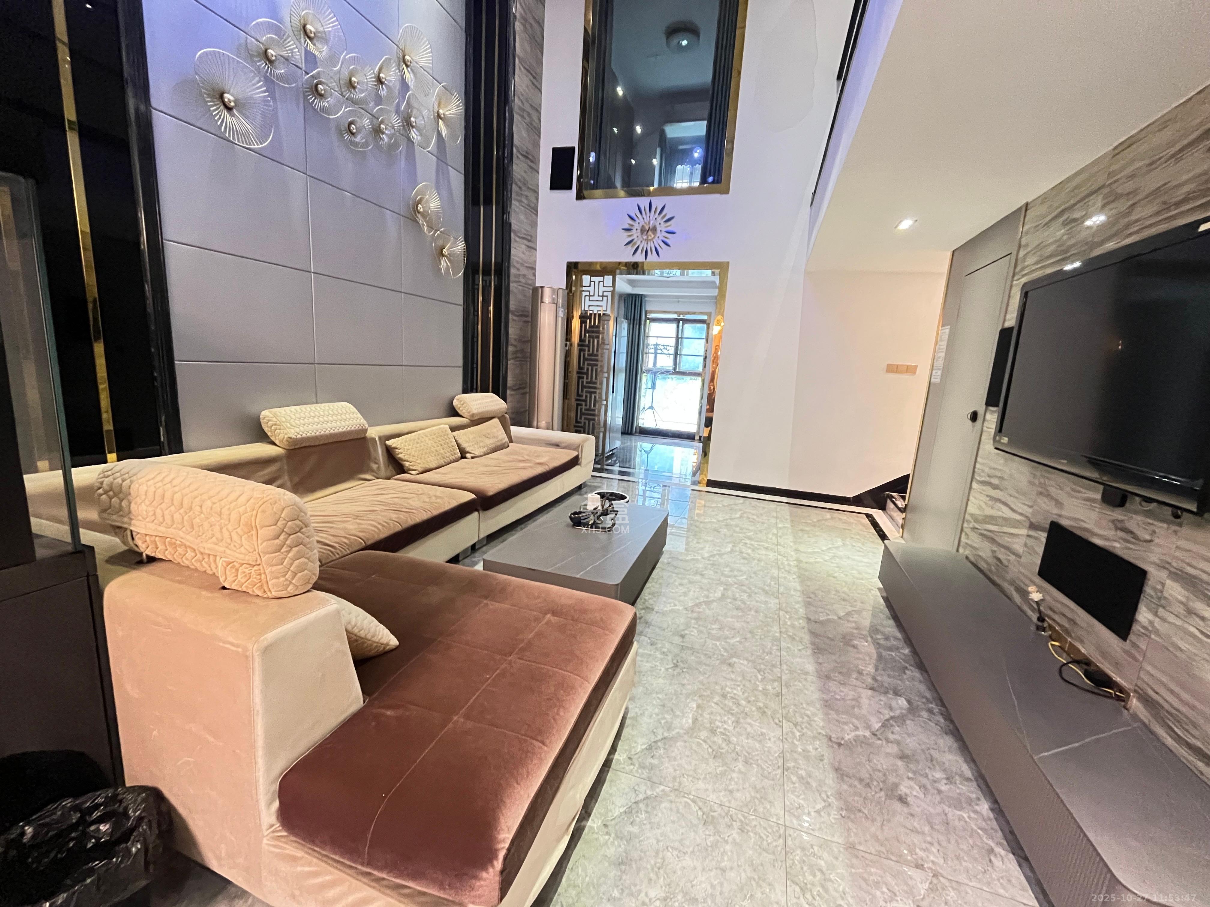 世茂铂翠湾二期  3室2厅2卫    5000.0元/月