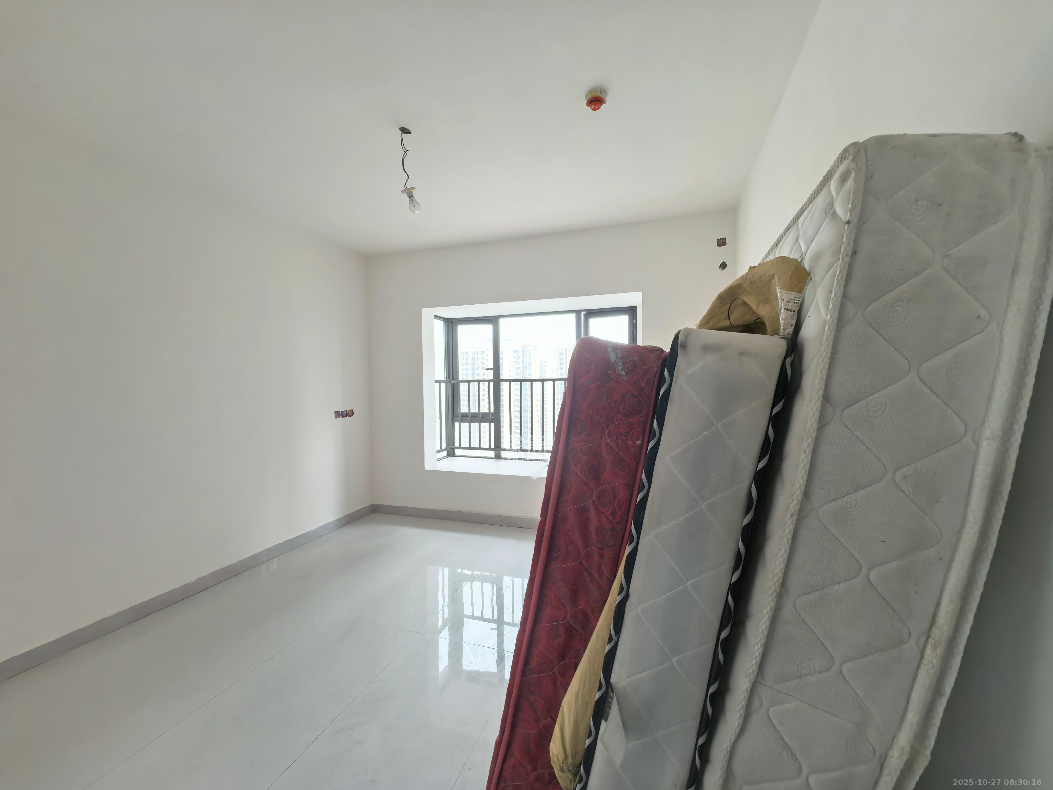 阳光城尚东湾嘉林苑  4室2厅2卫    3200.0元/月 阳光城尚东湾嘉林苑  4室2厅2卫    3200.0元/月室内图