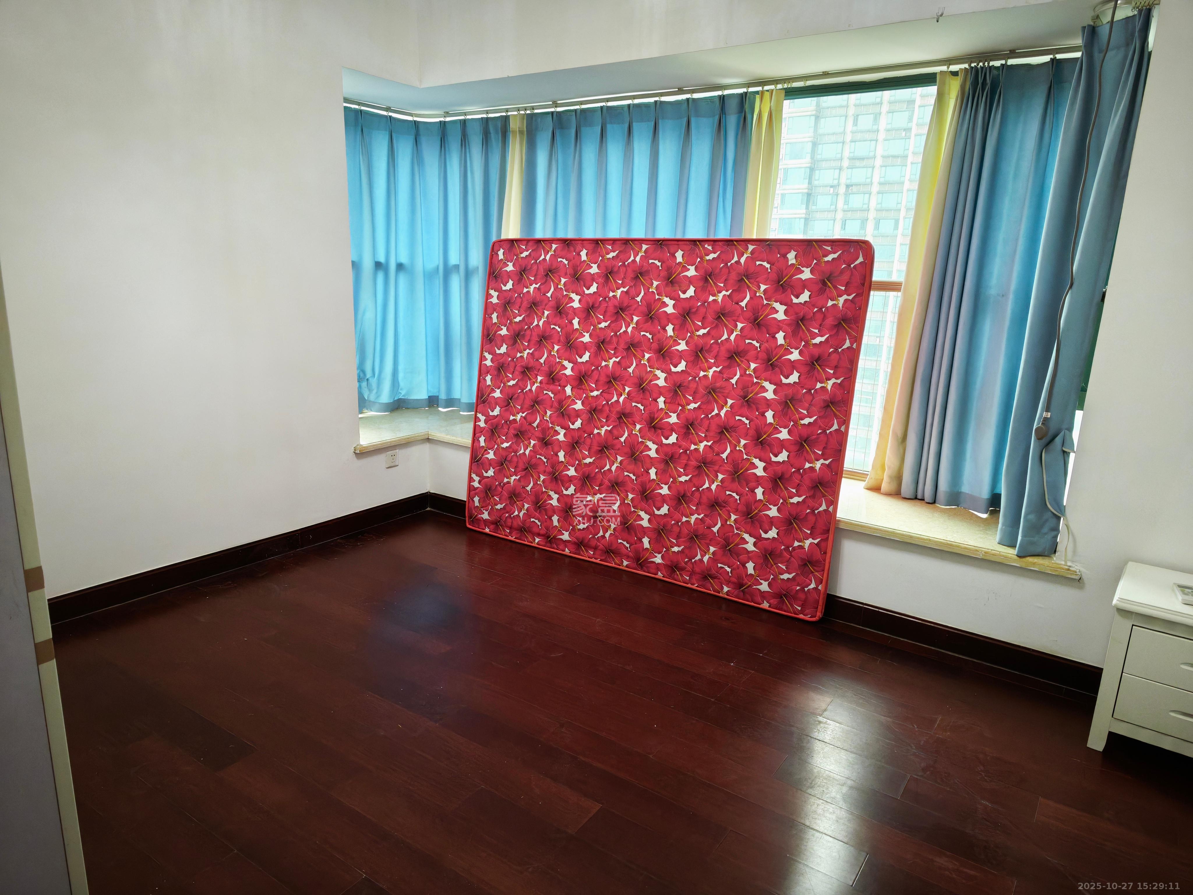 恒大华府  3室2厅1卫    2200.0元/月室内图