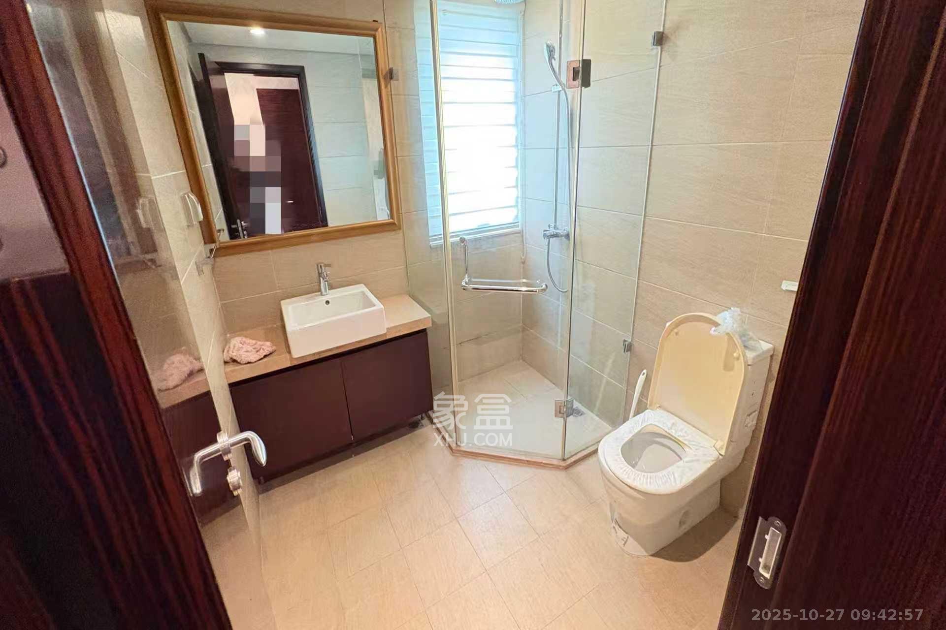 华远华中心  1室2厅1卫    9000.0元/月 华远华中心  1室2厅1卫    9000.0元/月室内图