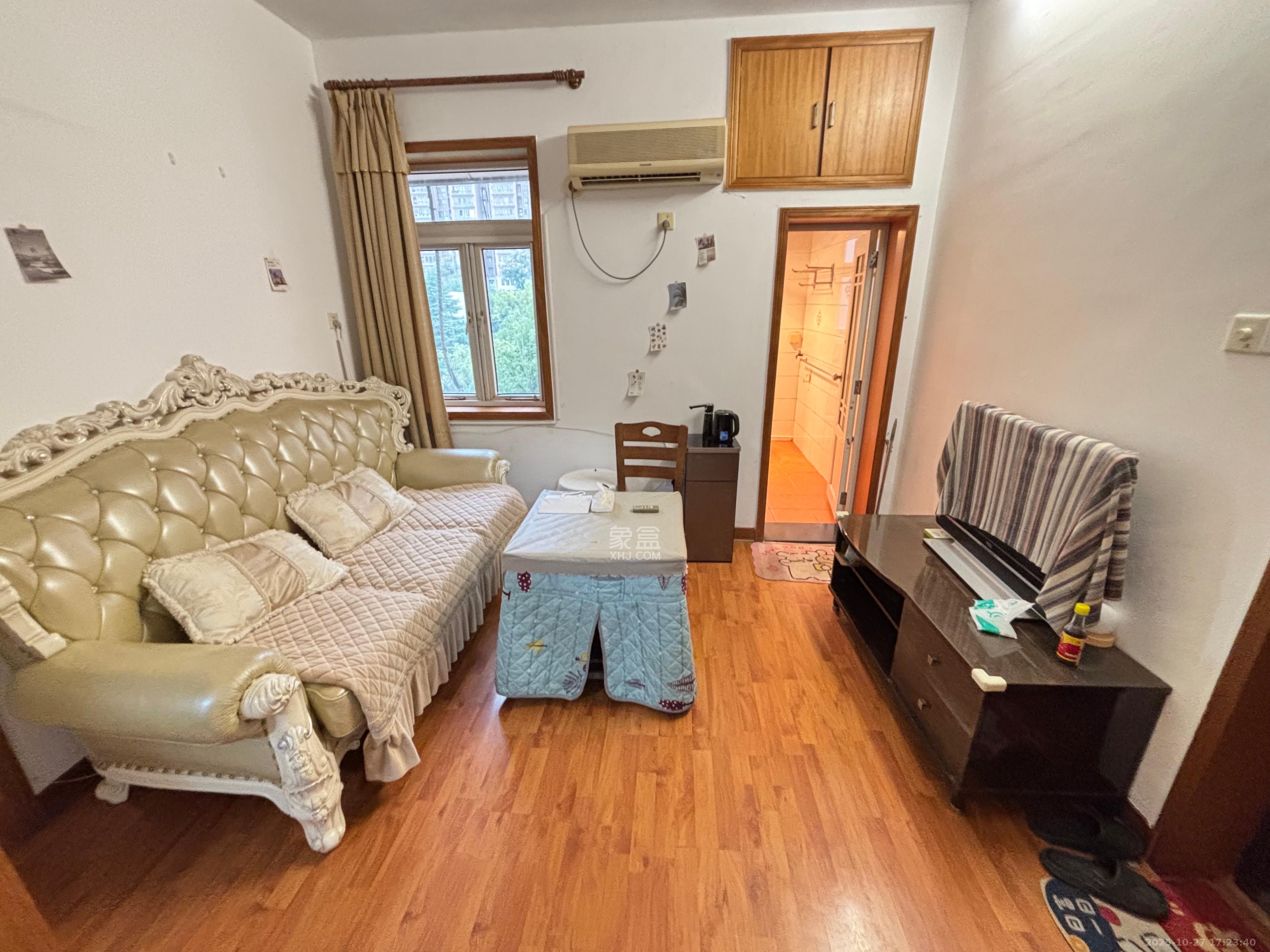 浦沅生活一区  2室1厅1卫    1700.0元/月 浦沅生活一区  2室1厅1卫    1700.0元/月室内图1