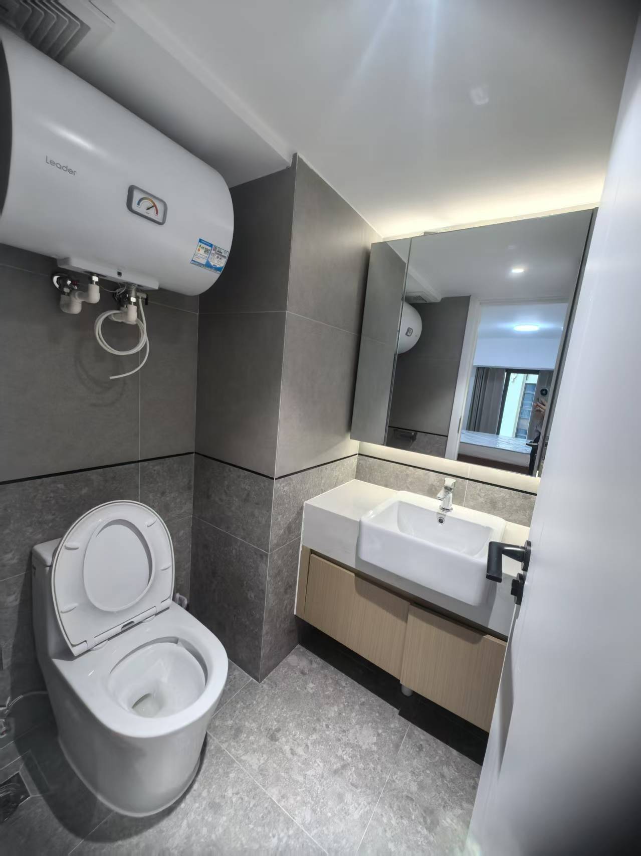 海航豪庭南苑  1室1厅2卫    3500.0元/月室内图