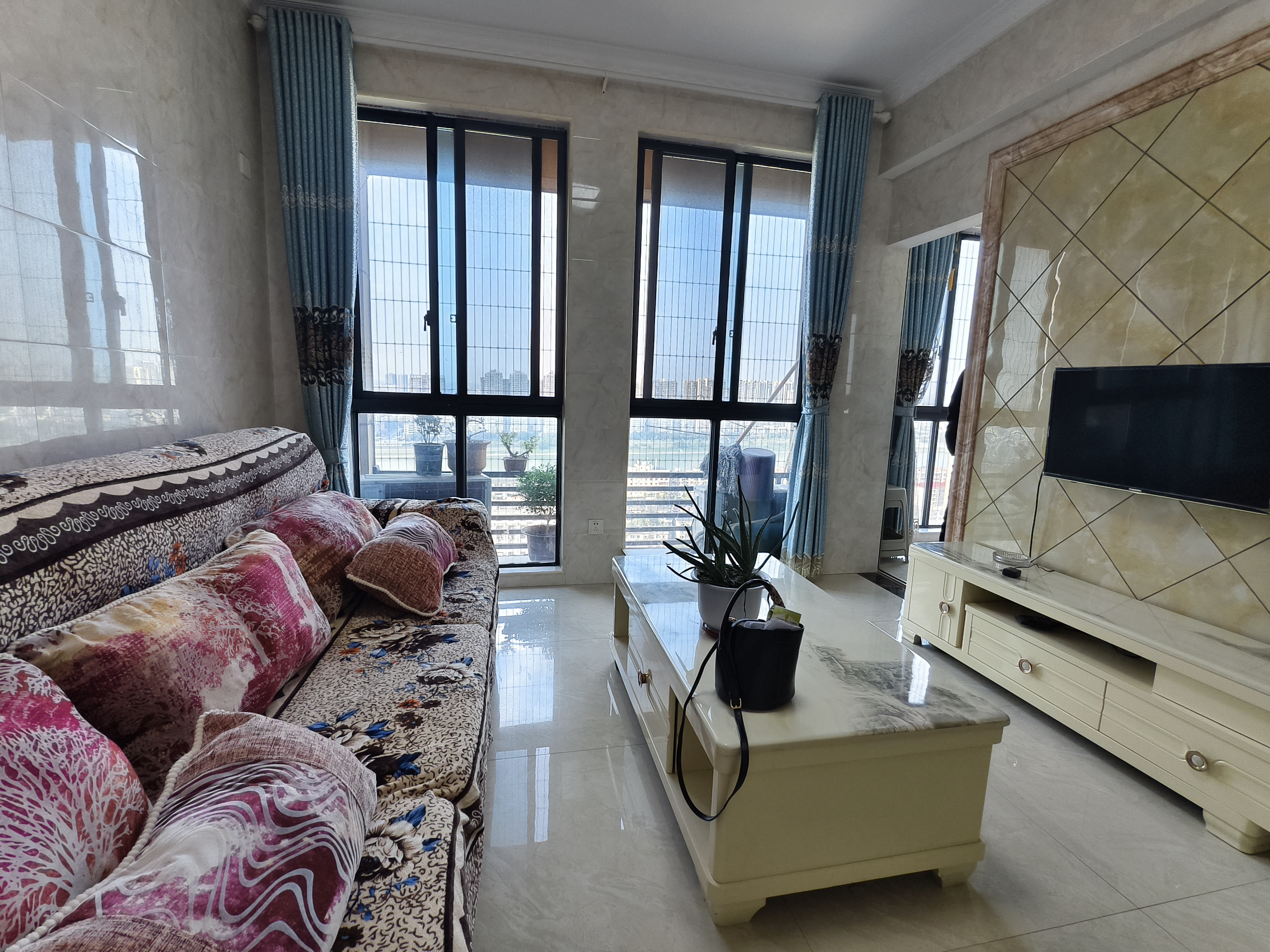 新都汇 1室1厅1卫 1100.0元/月 新都汇 1室1厅1卫 1100.0元/月室内图