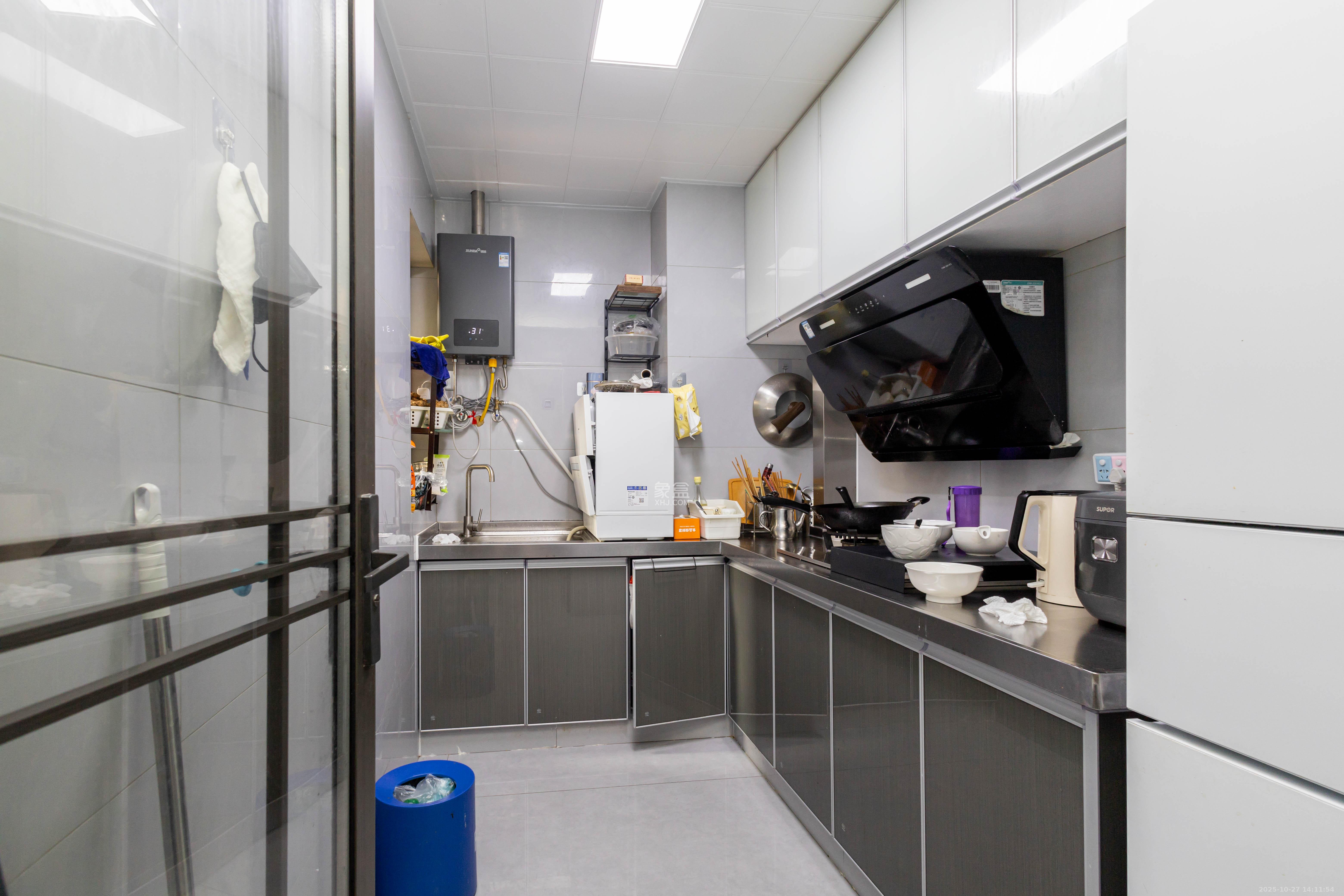 中交中央公园D4区  3室1厅1卫    106.0万厨房