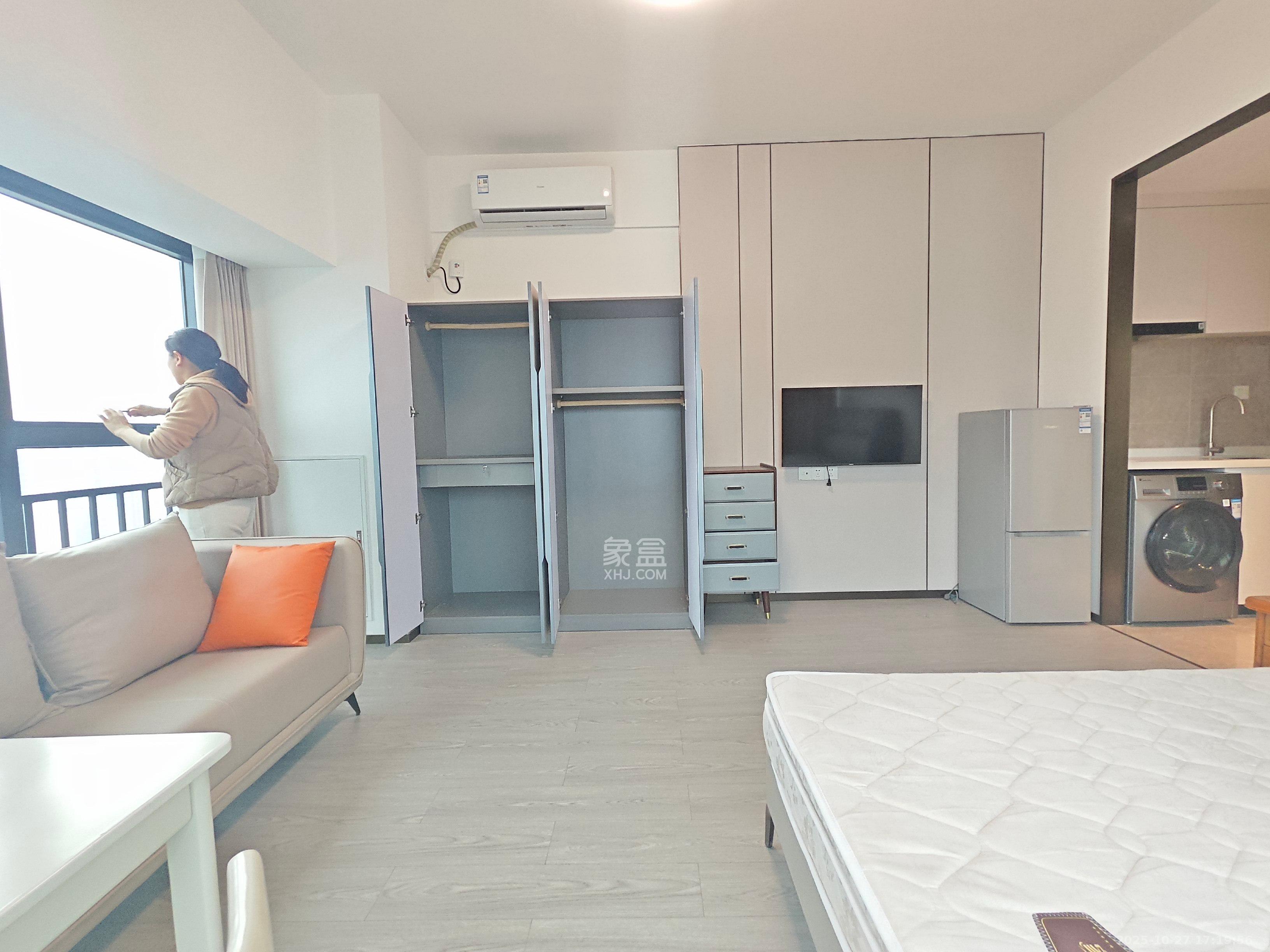 华润置地中心  1室1厅1卫    2700.0元/月 华润置地中心  1室1厅1卫    2700.0元/月室内图