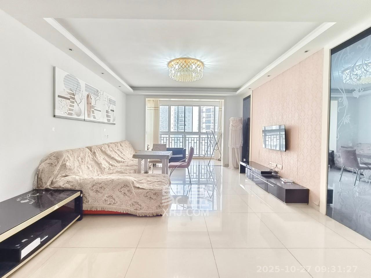 顺天黄金海岸  3室2厅2卫    2700.0元/月