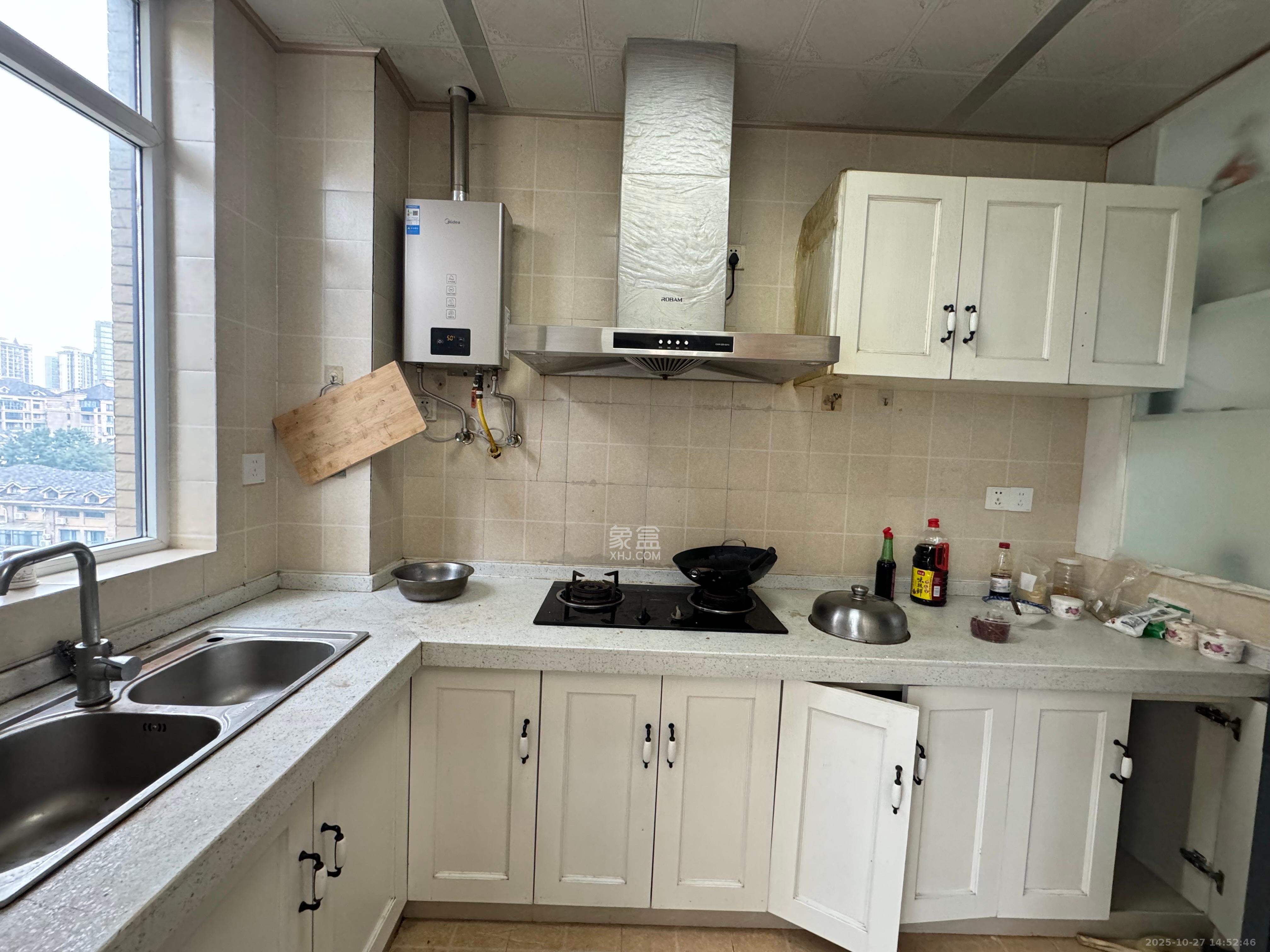 泊爱蓝湾  3室2厅1卫    3000.0元/月室内图