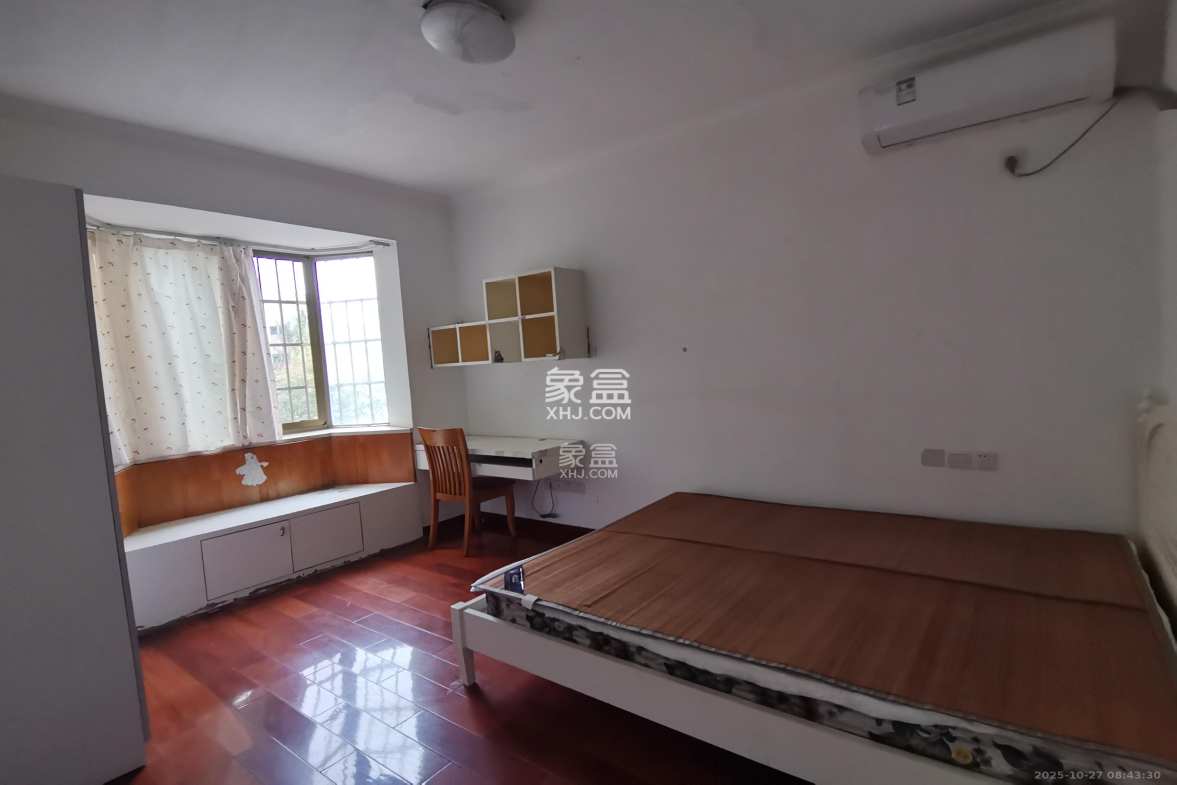 层上观邸  3室2厅1卫    2100.0元/月 层上观邸  3室2厅1卫    2100.0元/月室内图