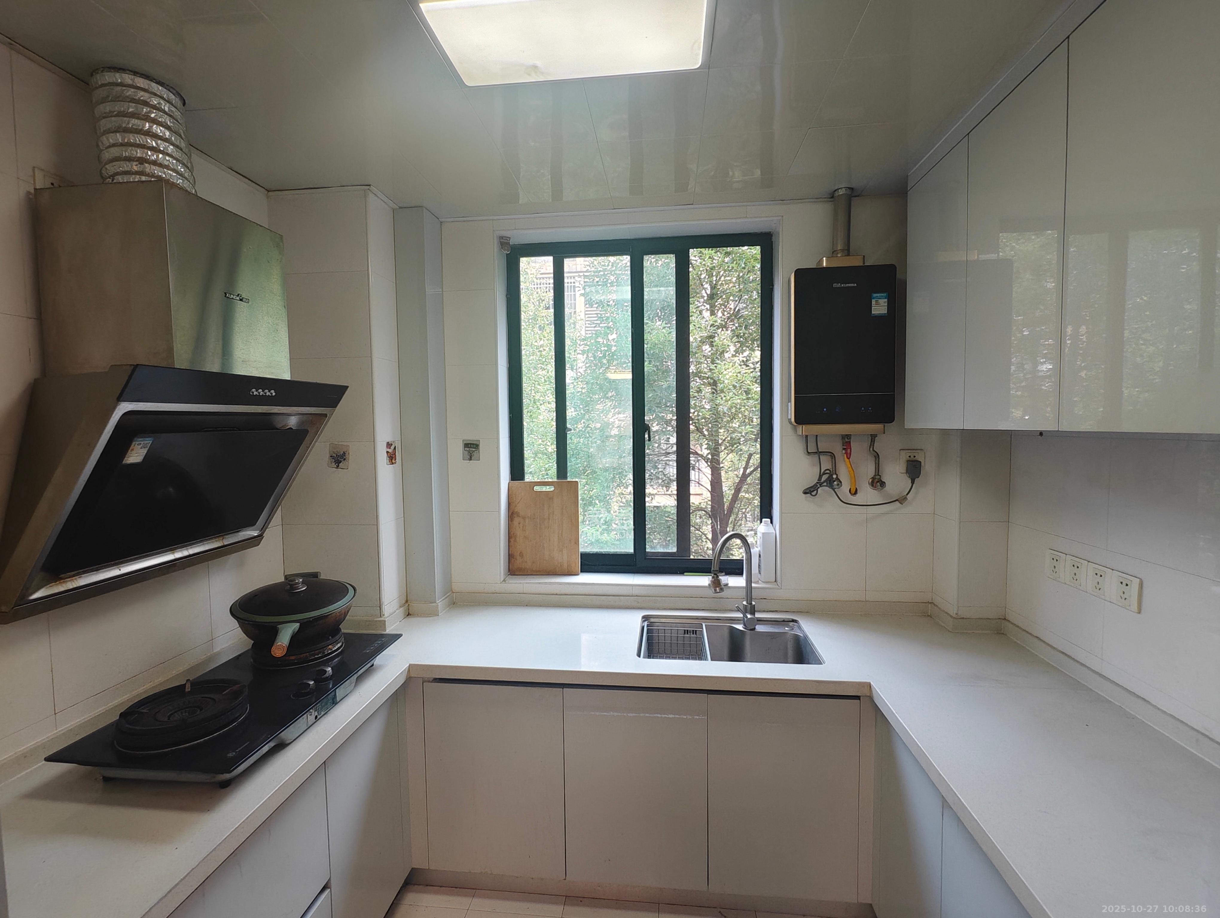 三江花中城  2室1厅1卫    2200.0元/月 三江花中城  2室1厅1卫    2200.0元/月室内图