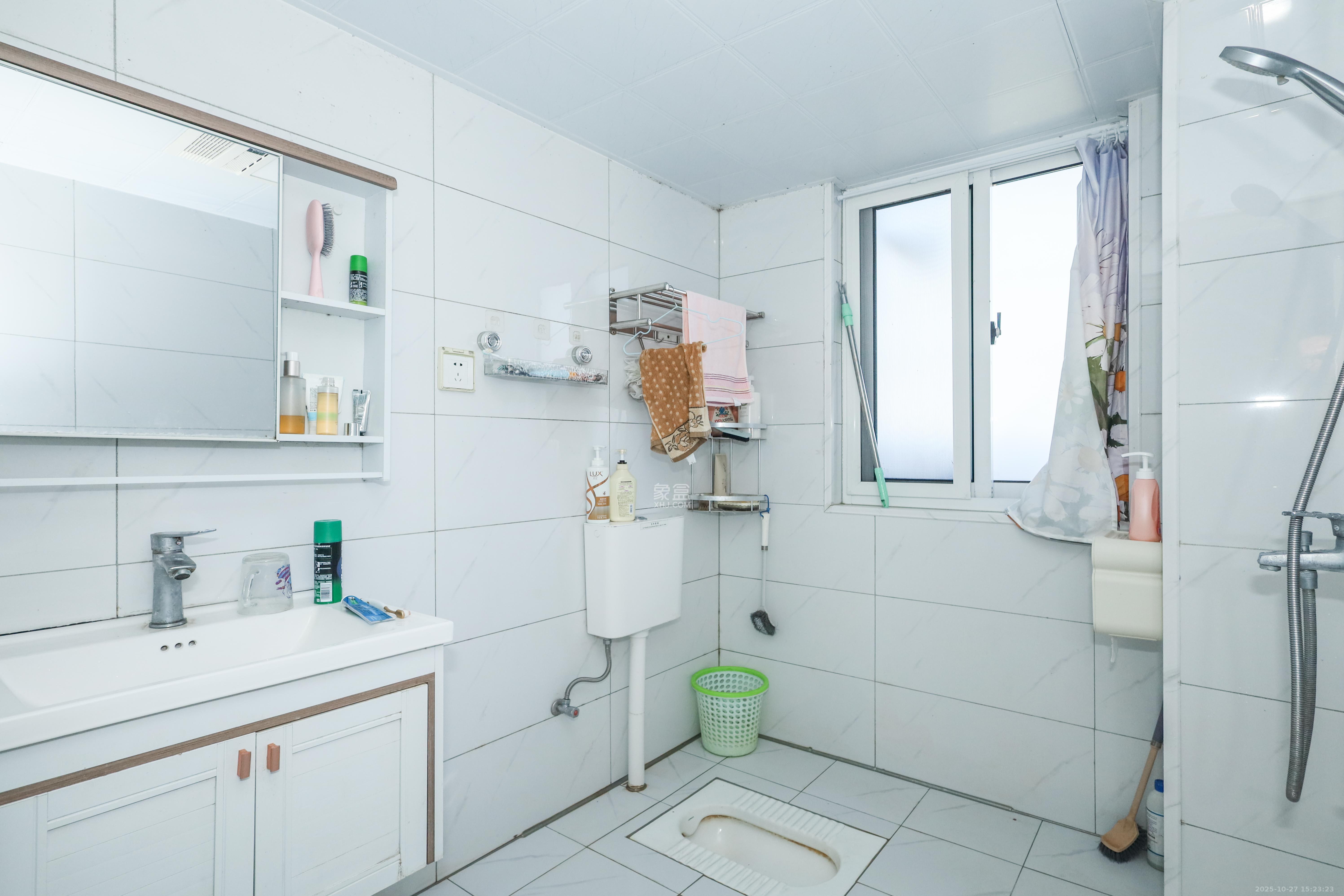 和润园一、二期  3室2厅2卫    80.0万卫生间