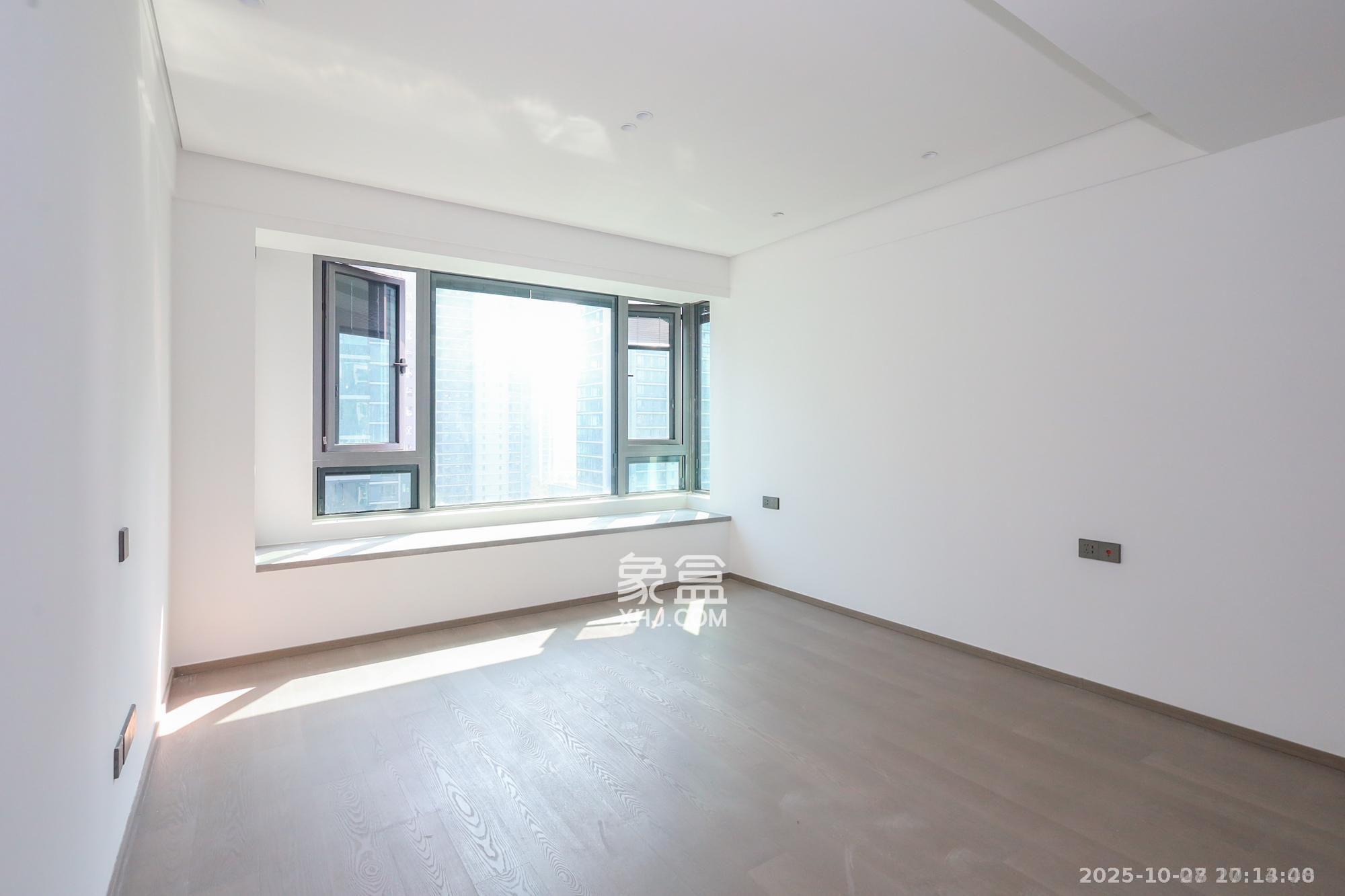 招商蛇口滨江境  4室2厅2卫    10000.0元/月 招商蛇口滨江境  4室2厅2卫    10000.0元/月室内图