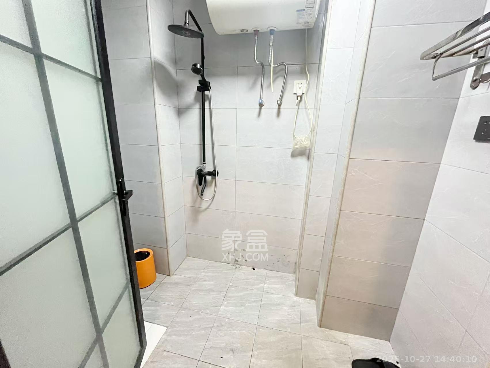 万润时光里  1室1厅1卫    1500.0元/月 万润时光里  1室1厅1卫    1500.0元/月室内图