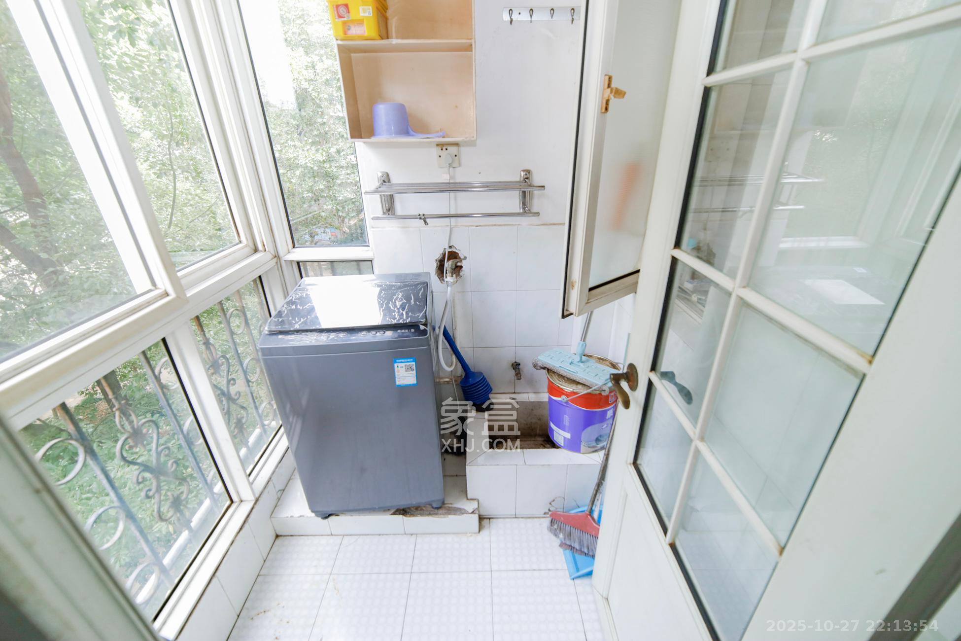 融城花苑  3室2厅2卫    56.8万阳台