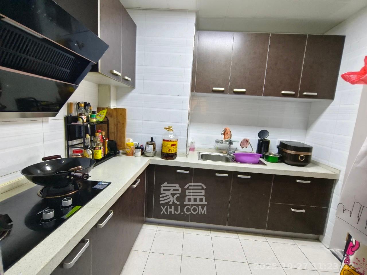 勤诚达新界  1室2厅1卫    1800.0元/月室内图