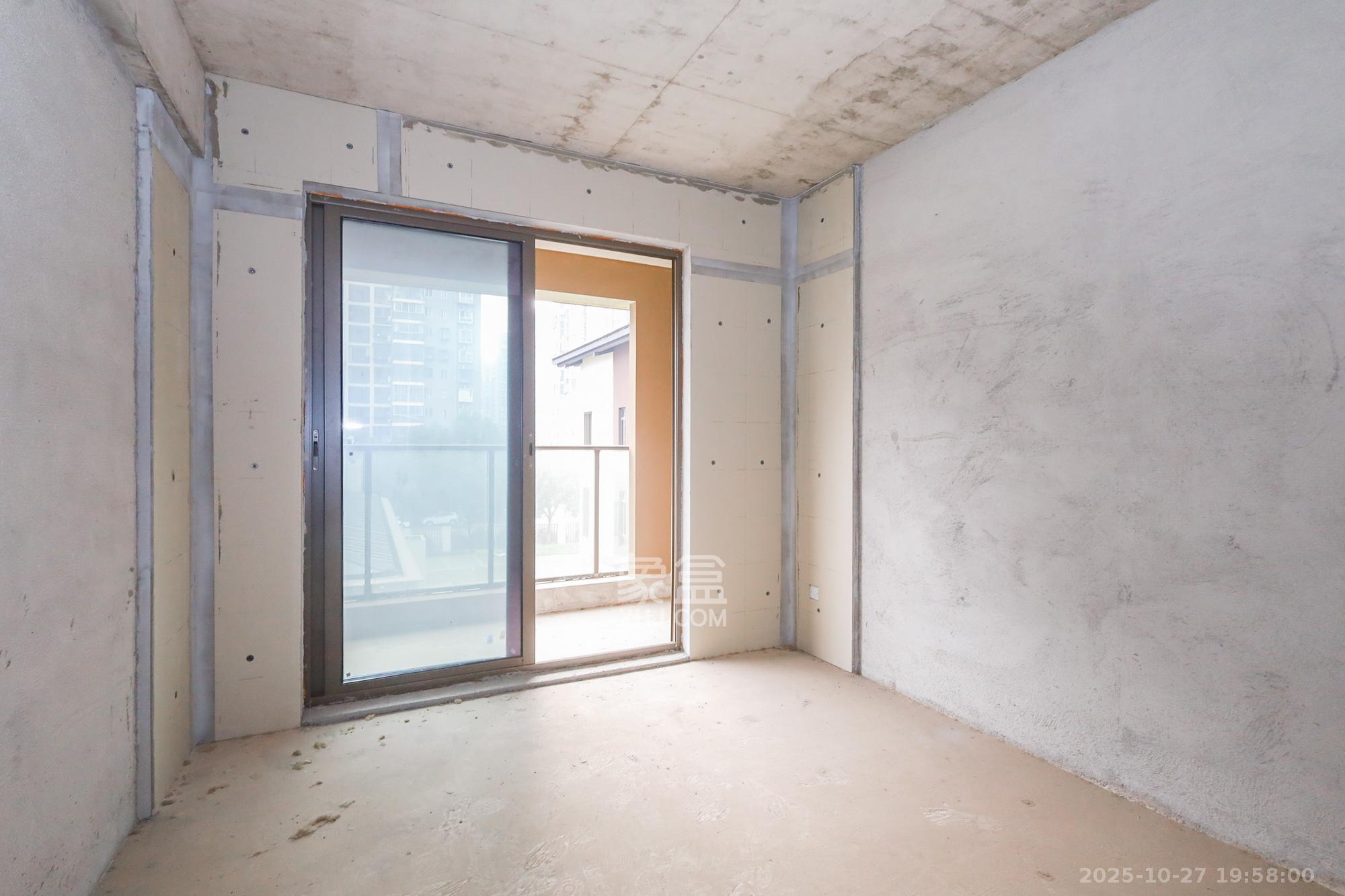 正荣滨江紫阙台  4室2厅2卫    348.0万 正荣滨江紫阙台  4室2厅2卫    348.0万卧室