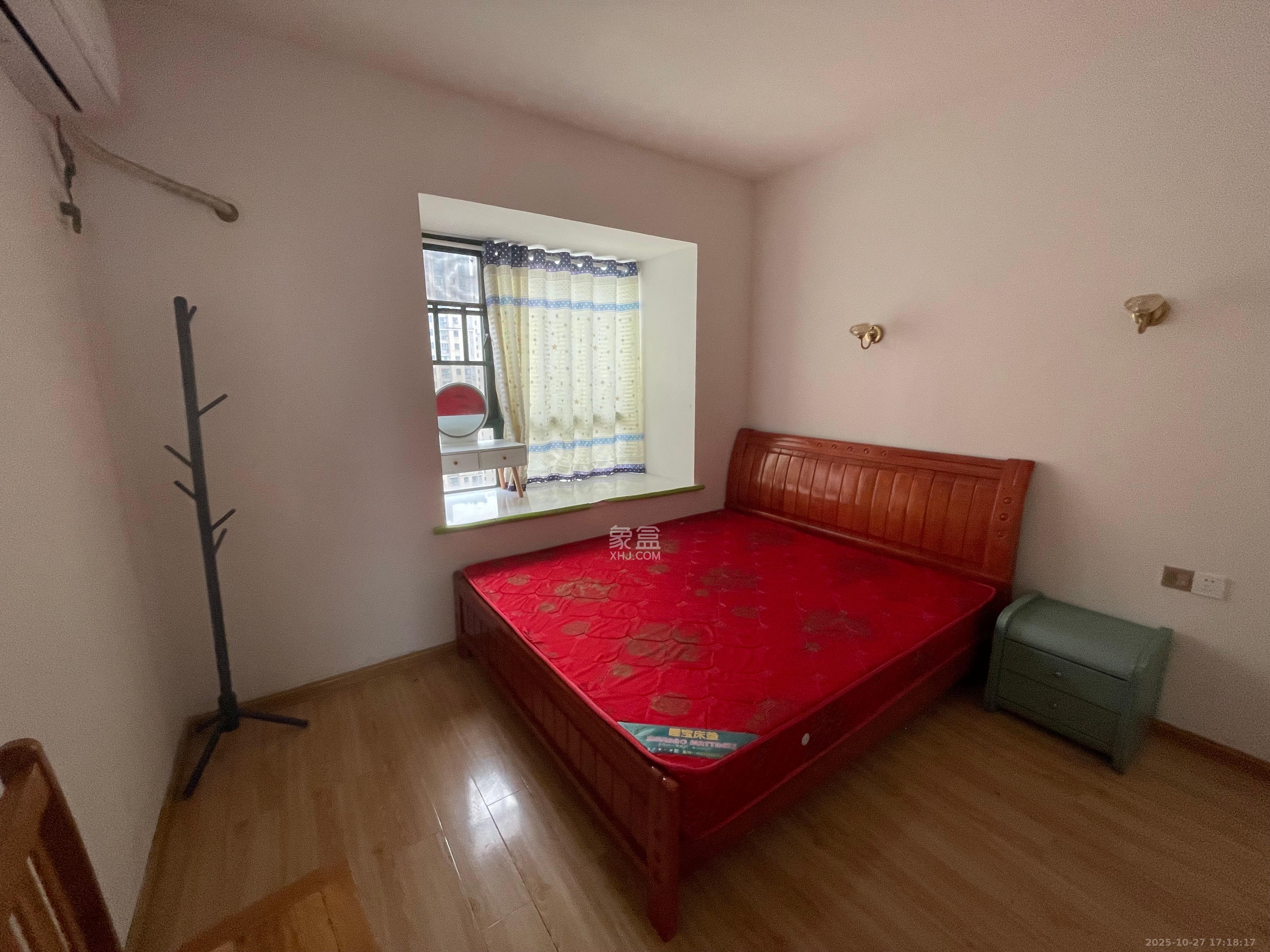 洋湖时代  3室1厅1卫    1900.0元/月室内图