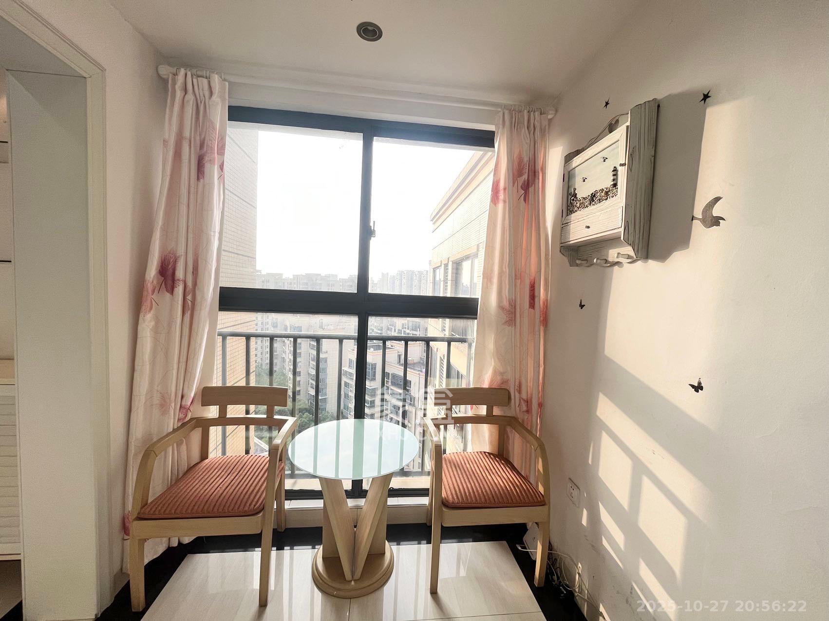 保利麓谷林语A区 3室2厅1卫 2300.0元/月 保利麓谷林语A区 3室2厅1卫 2300.0元/月室内图