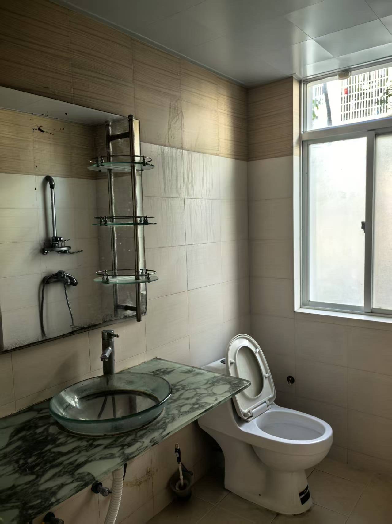 滨海华庭  3室2厅2卫    2800.0元/月室内图