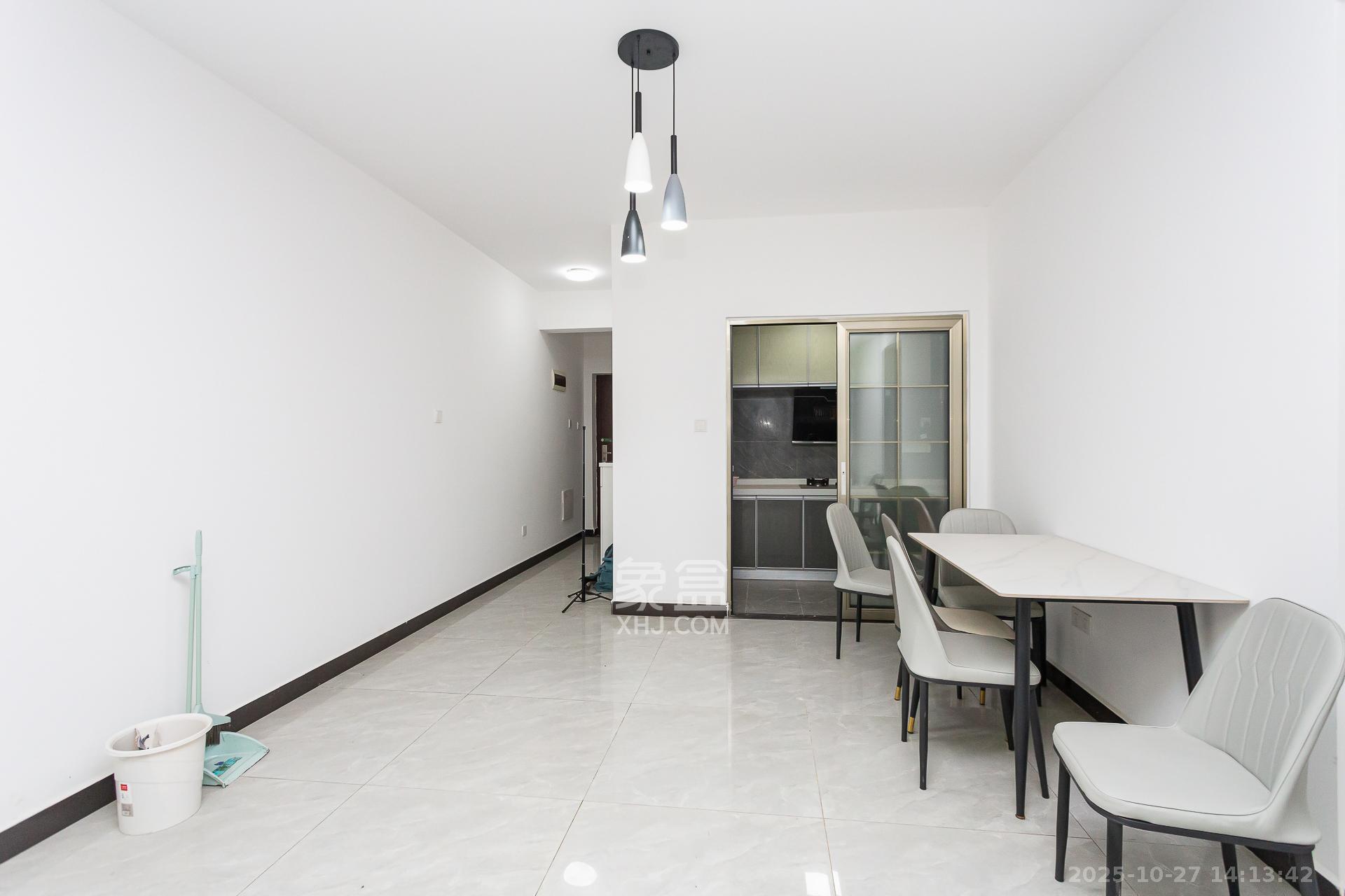 金湘苑(星澜之悦)  4室2厅2卫    71.0万 金湘苑(星澜之悦)  4室2厅2卫    71.0万客厅