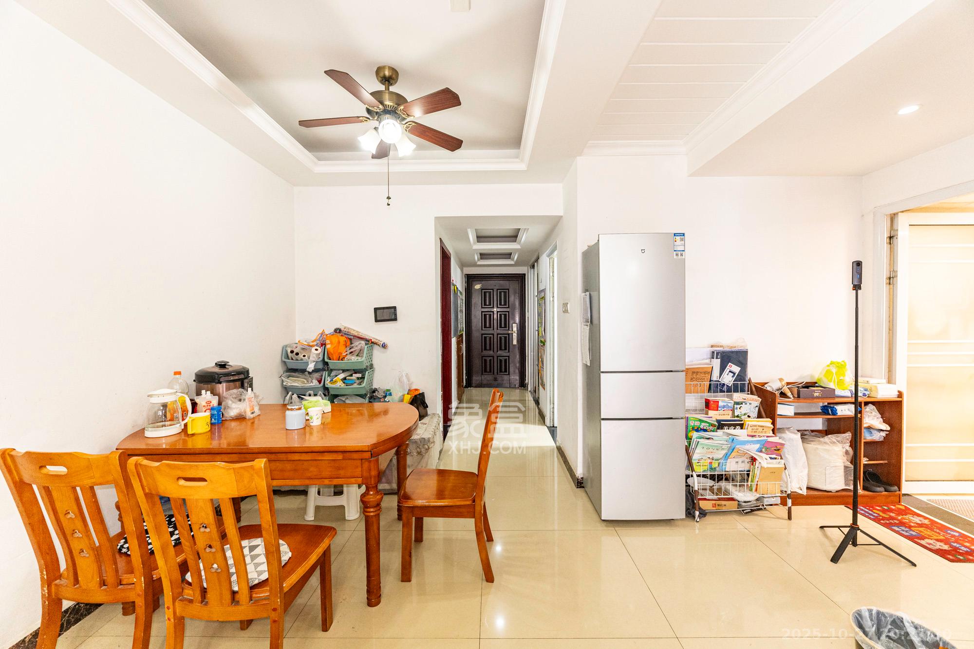 辉宏橄榄城  1室2厅1卫    51.8万 辉宏橄榄城  1室2厅1卫    51.8万客厅