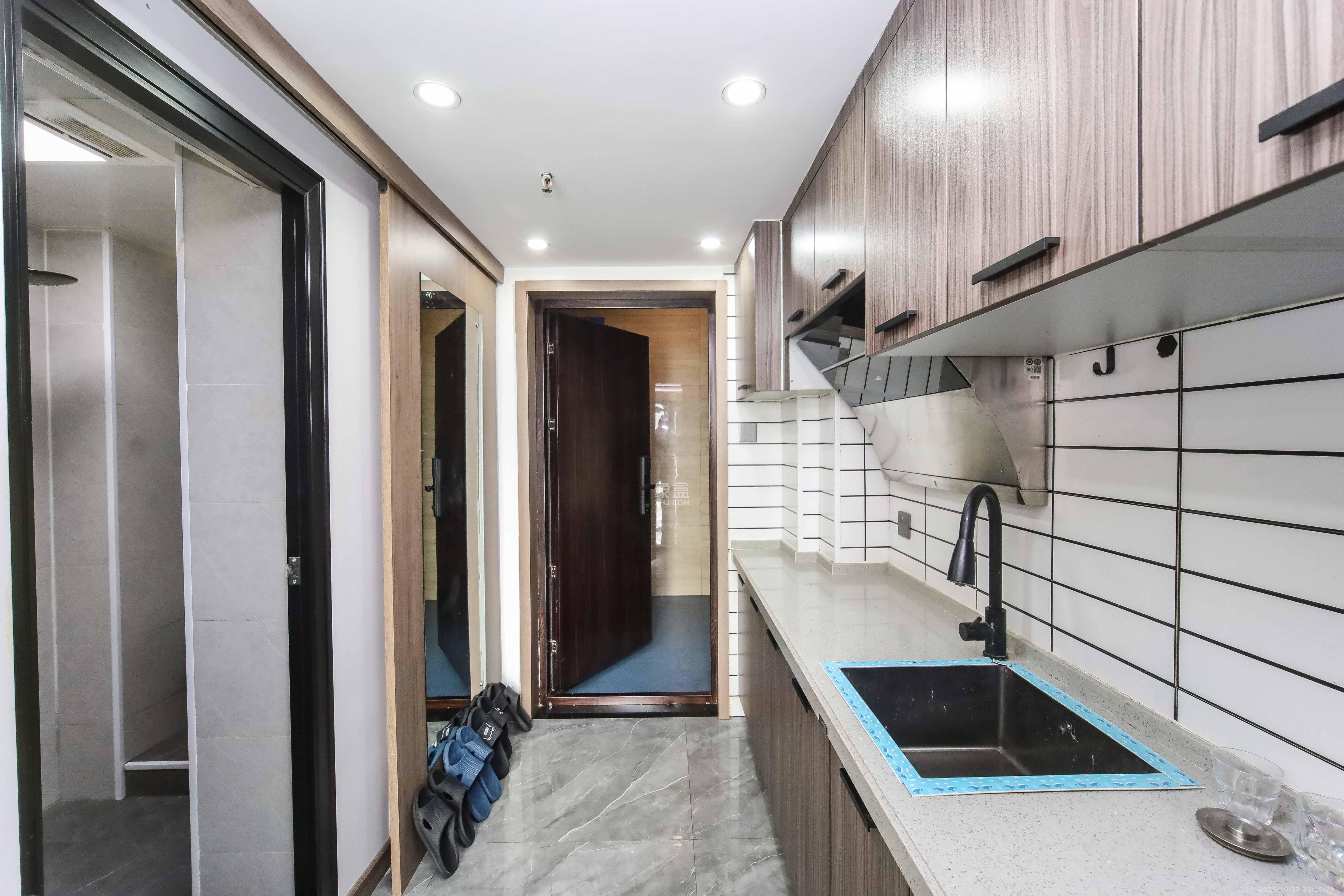 东盈商业广场（华泉城市广场）  1室1厅1卫    39.0万厨房