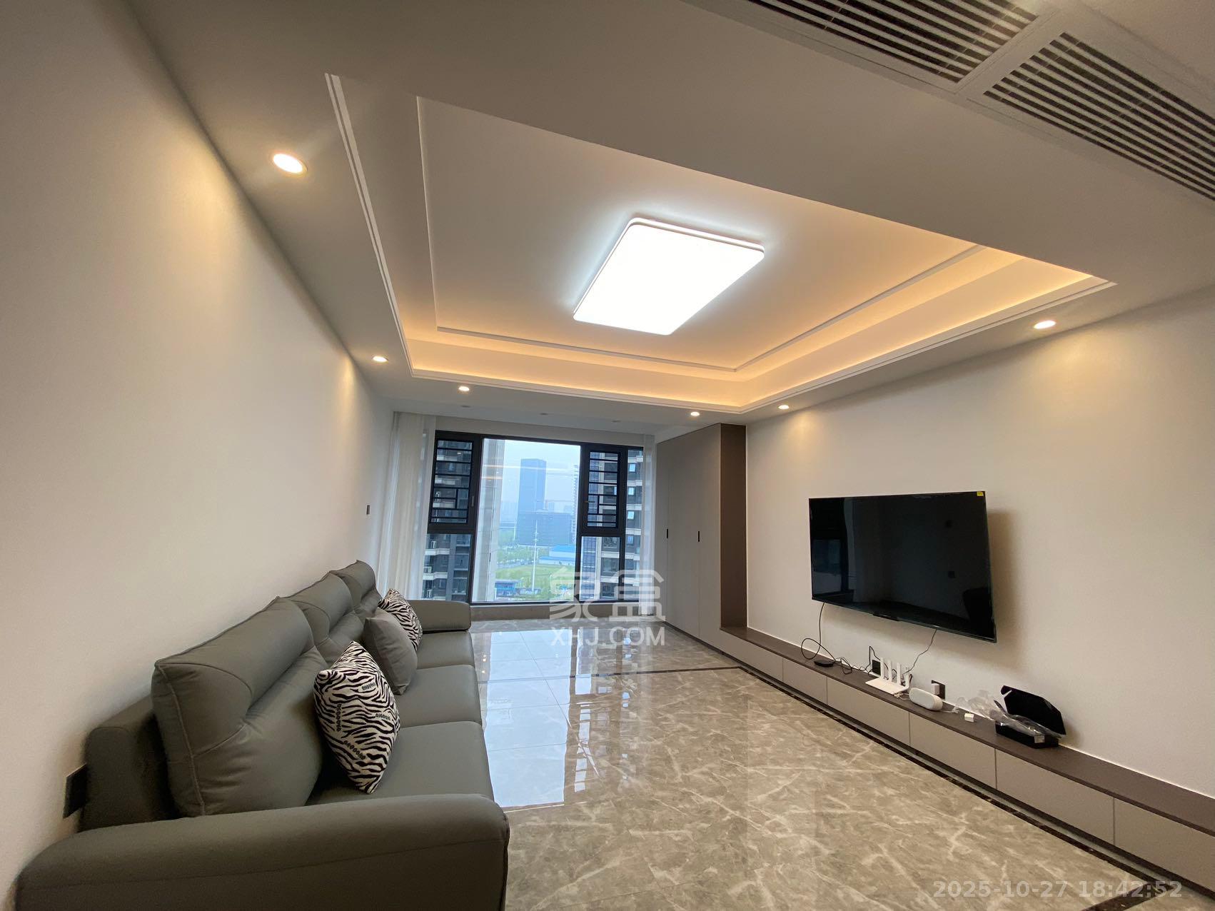 绿地V岛  4室2厅2卫    4500.0元/月 绿地V岛  4室2厅2卫    4500.0元/月室内图