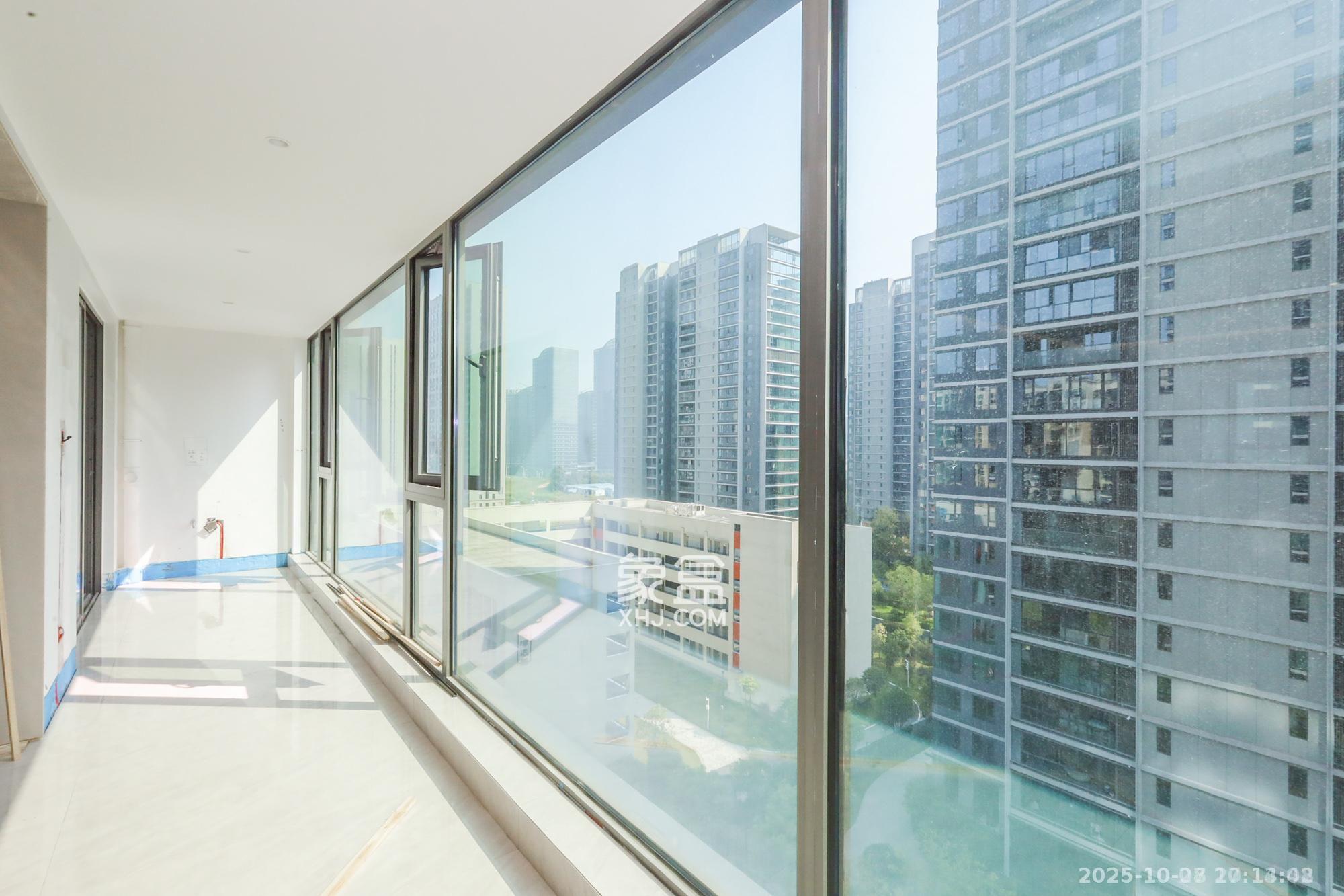 招商蛇口滨江境  4室2厅2卫    10000.0元/月 招商蛇口滨江境  4室2厅2卫    10000.0元/月室内图