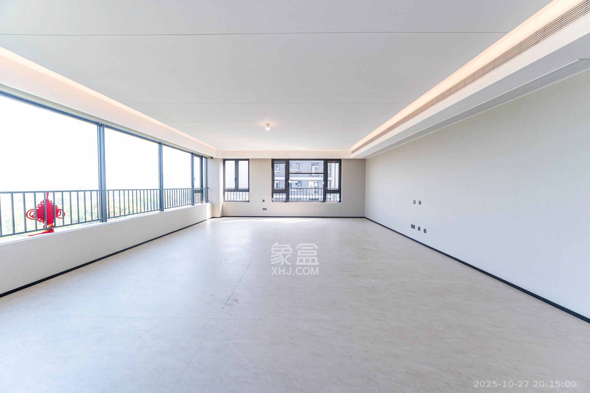 万科松湖天地  4室2厅3卫    465.0万 万科松湖天地  4室2厅3卫    465.0万客厅