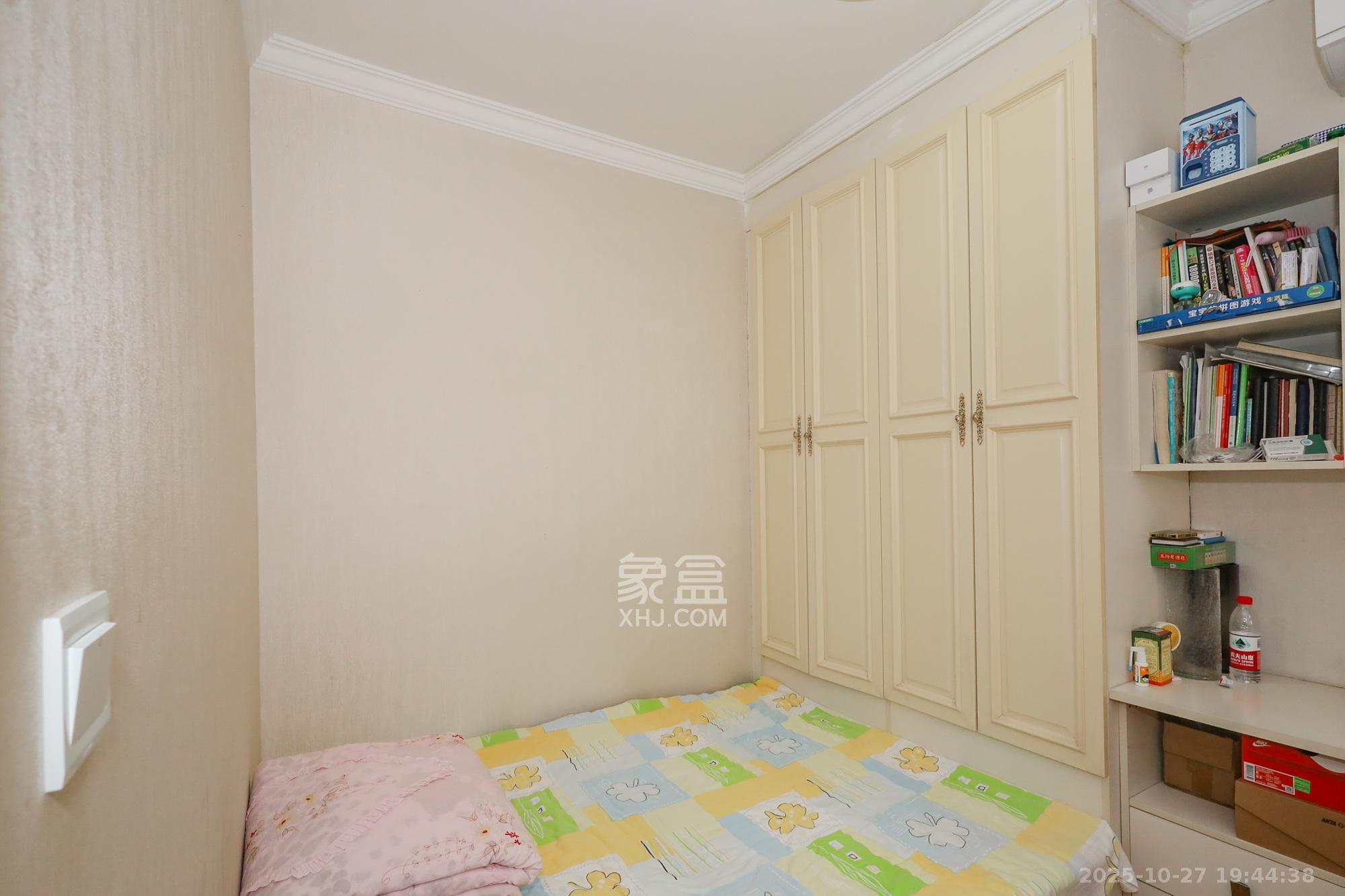 当代滨江MOMA 3室2厅1卫 120.0万 当代滨江MOMA 3室2厅1卫 120.0万卧室