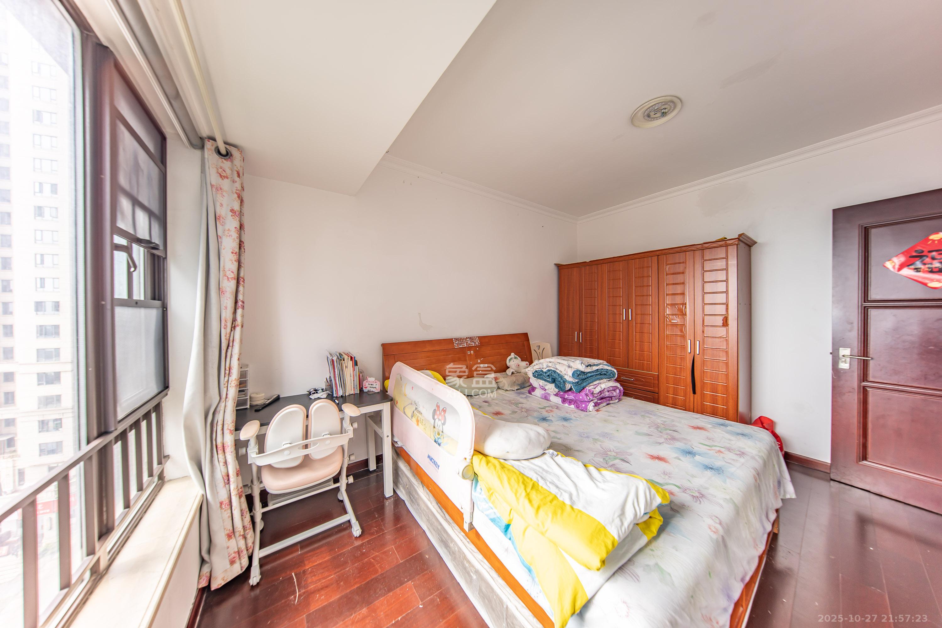 中海国际一期 3室2厅1卫 68.0万 中海国际一期 3室2厅1卫 68.0万卧室