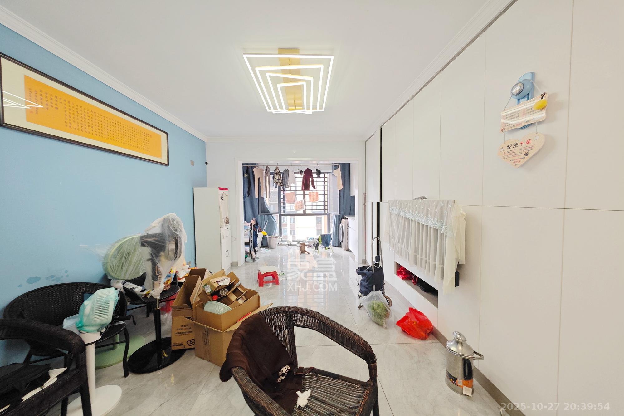 新城新世界四期柏樾  2室1厅1卫    85.0万 新城新世界四期柏樾  2室1厅1卫    85.0万客厅