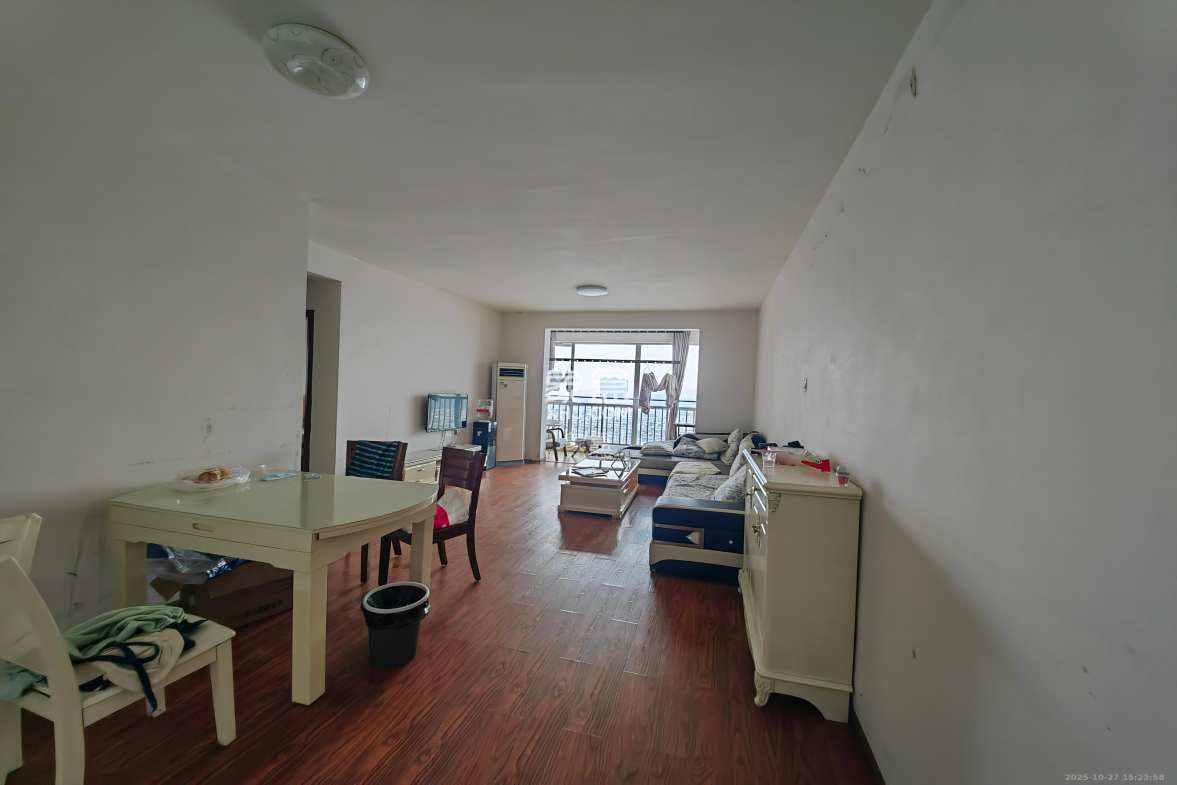 恒广国际景园一二区  3室2厅1卫    2200.0元/月 恒广国际景园一二区  3室2厅1卫    2200.0元/月室内图1