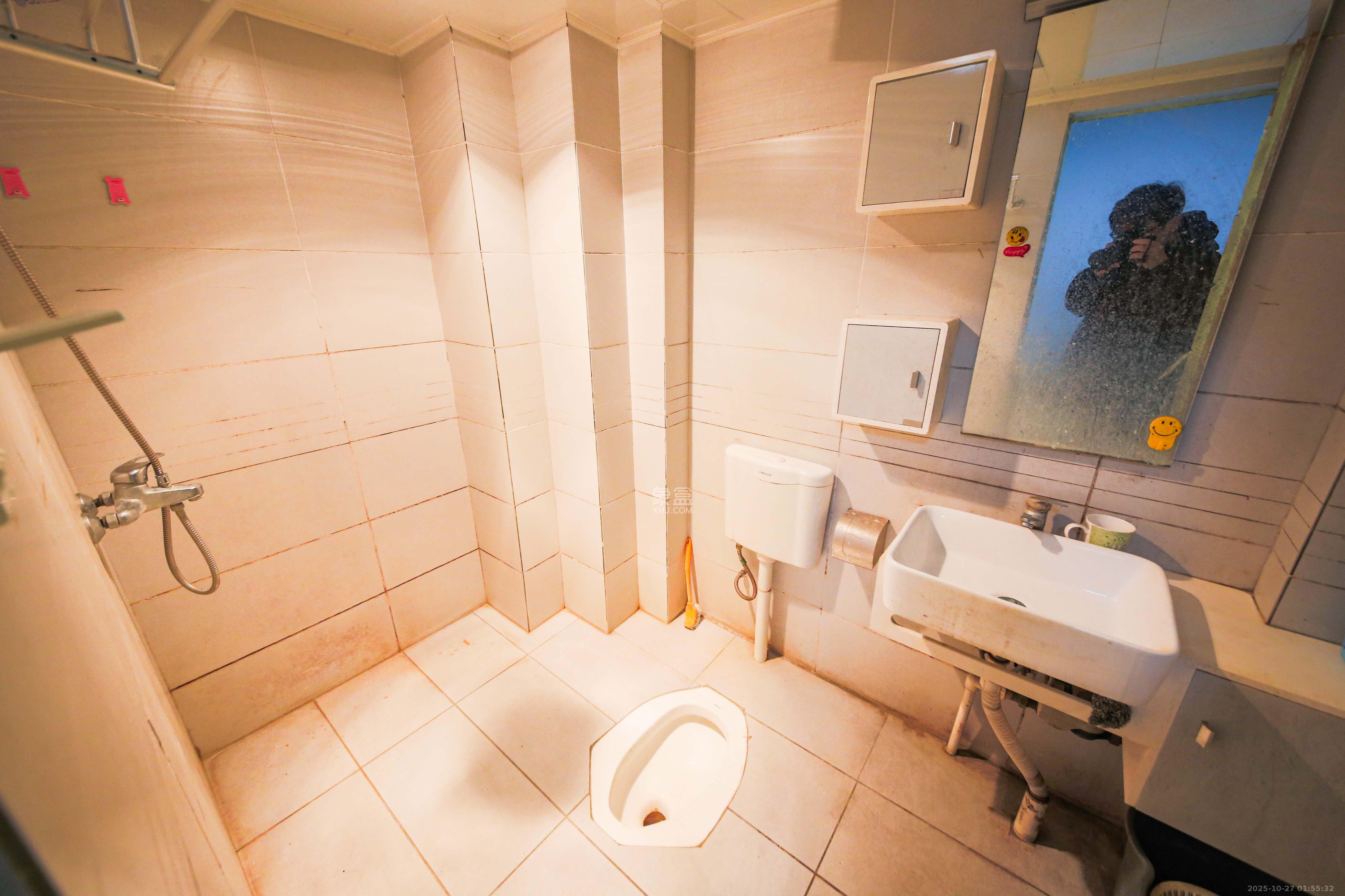 满庭芳小区  1室1厅1卫    50.0万卫生间