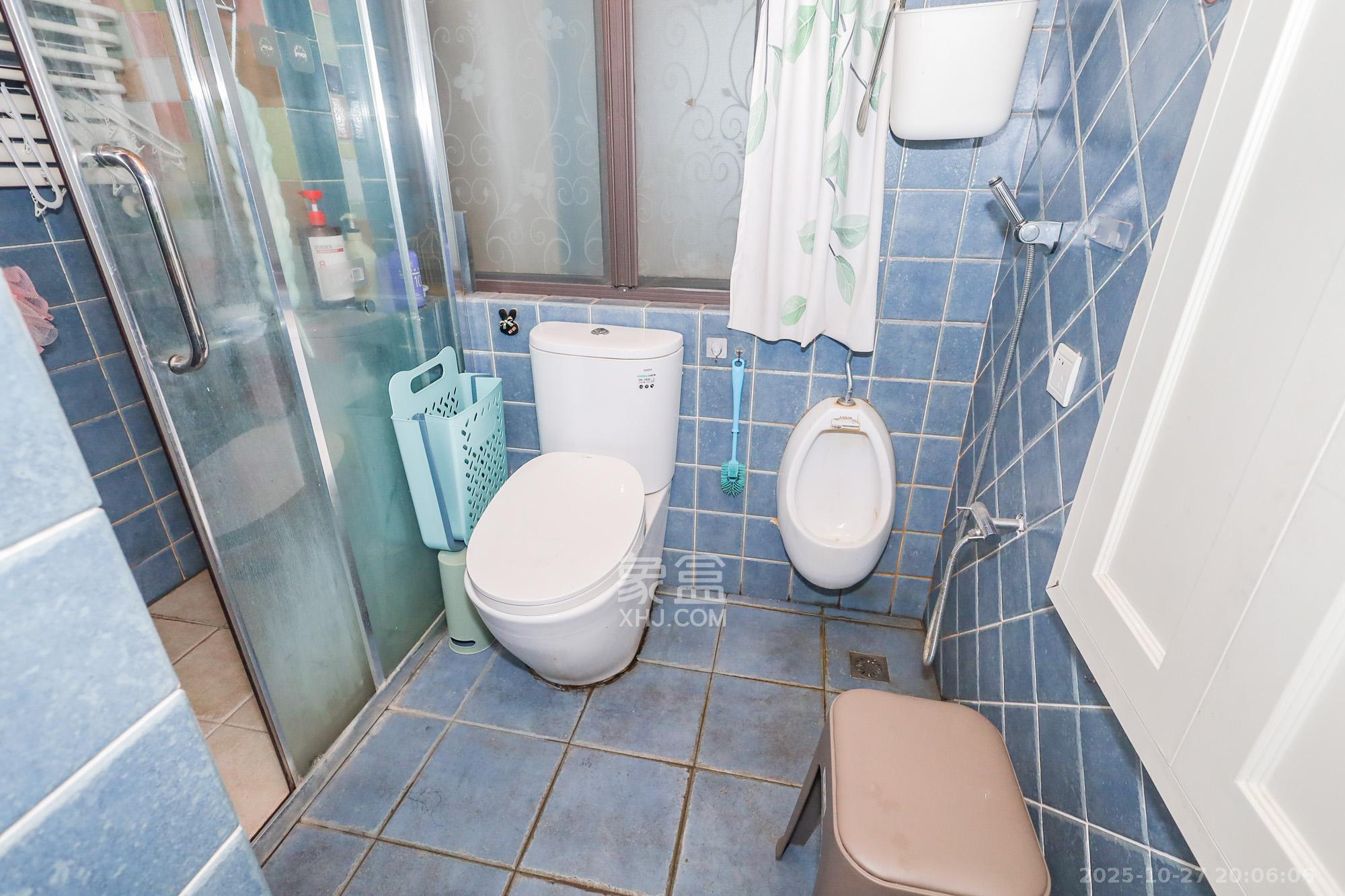 钰龙天下一期  3室2厅2卫    350.0万 钰龙天下一期  3室2厅2卫    350.0万卫生间