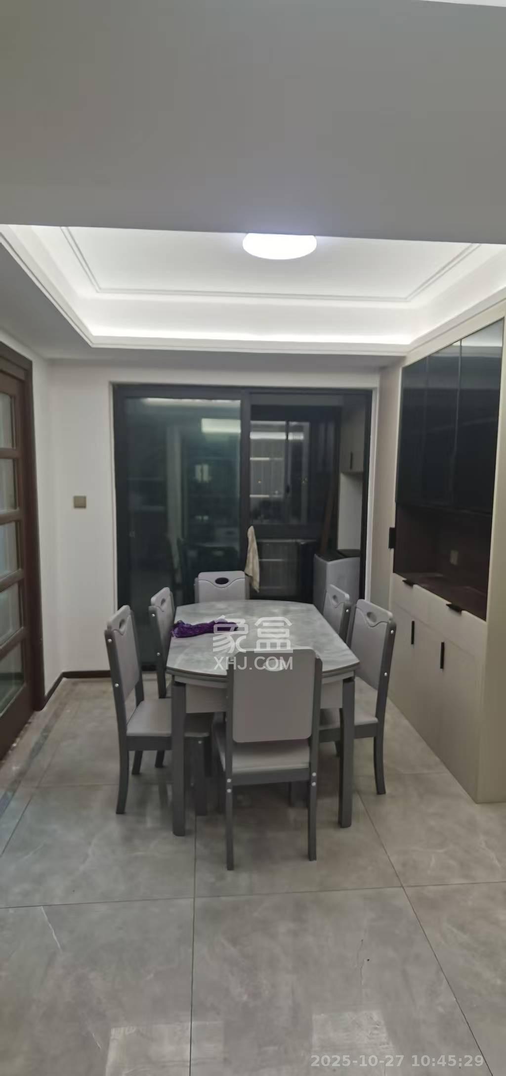 星城春晓  3室2厅2卫    2300.0元/月室内图