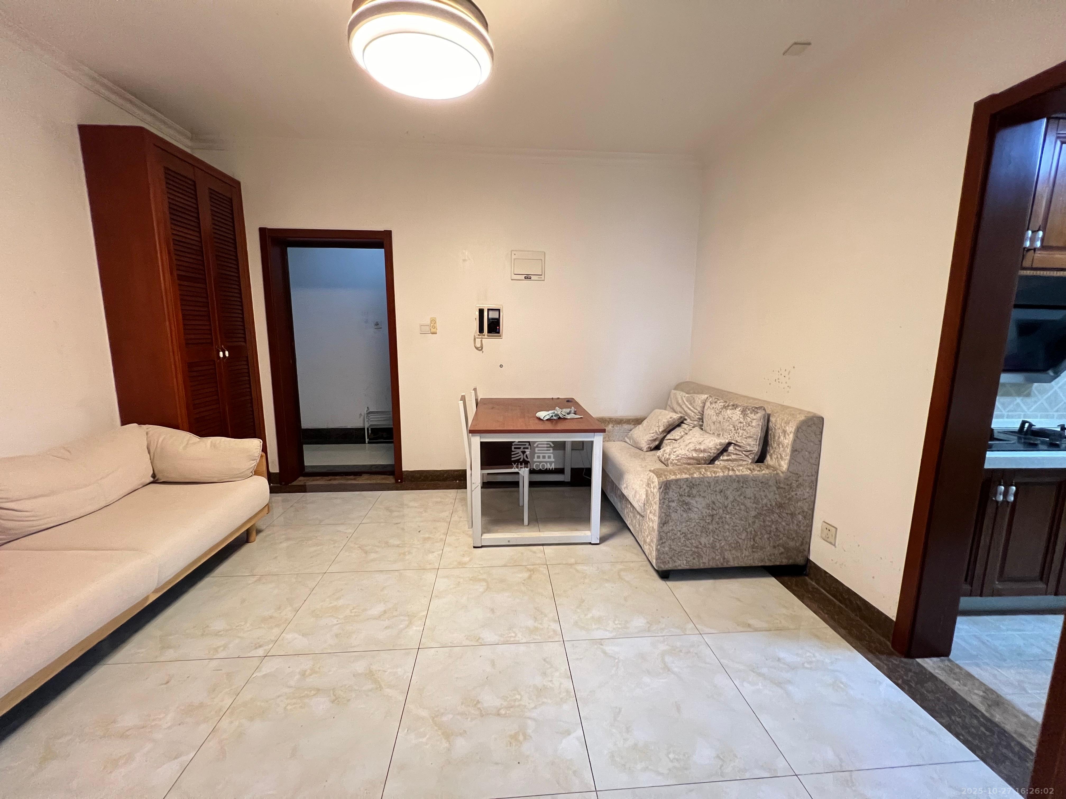 百纳广场(百纳公寓)  2室1厅1卫    2500.0元/月 百纳广场(百纳公寓)  2室1厅1卫    2500.0元/月室内图