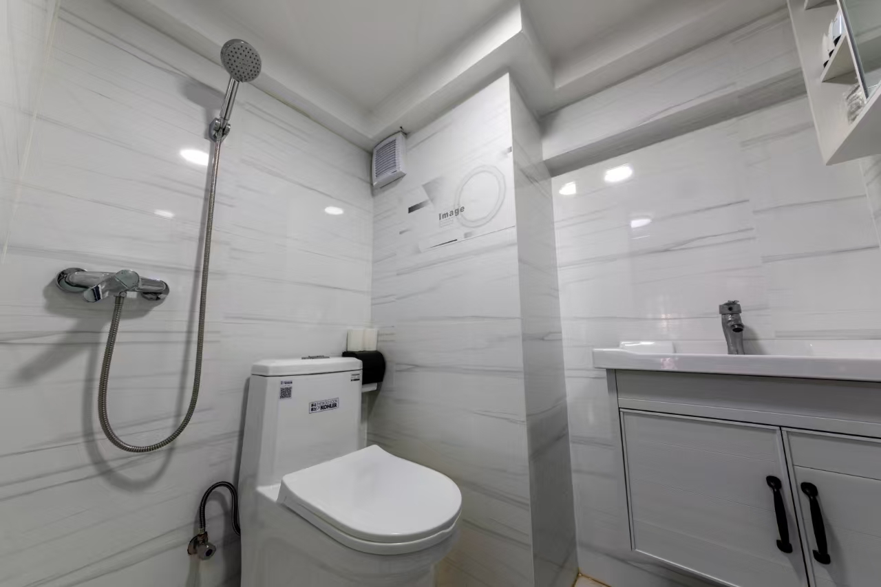 绿地海长流五期(绿地缤纷城)  2室2厅1卫    1900.0元/月 绿地海长流五期(绿地缤纷城)  2室2厅1卫    1900.0元/月室内图