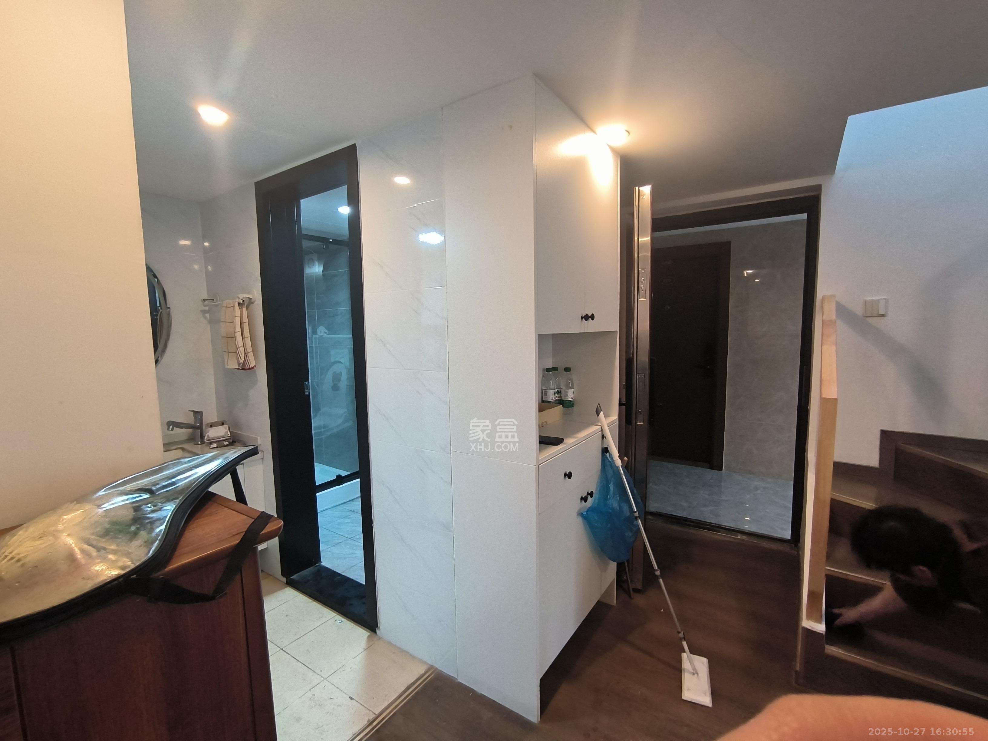 越秀悦湖台  2室1厅1卫    2400.0元/月室内图