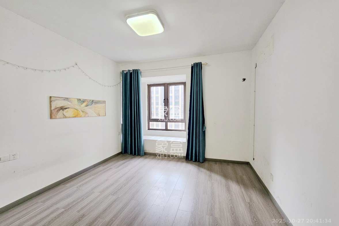 阳光城尚东湾青云苑 4室2厅2卫 108.0万 阳光城尚东湾青云苑 4室2厅2卫 108.0万卧室