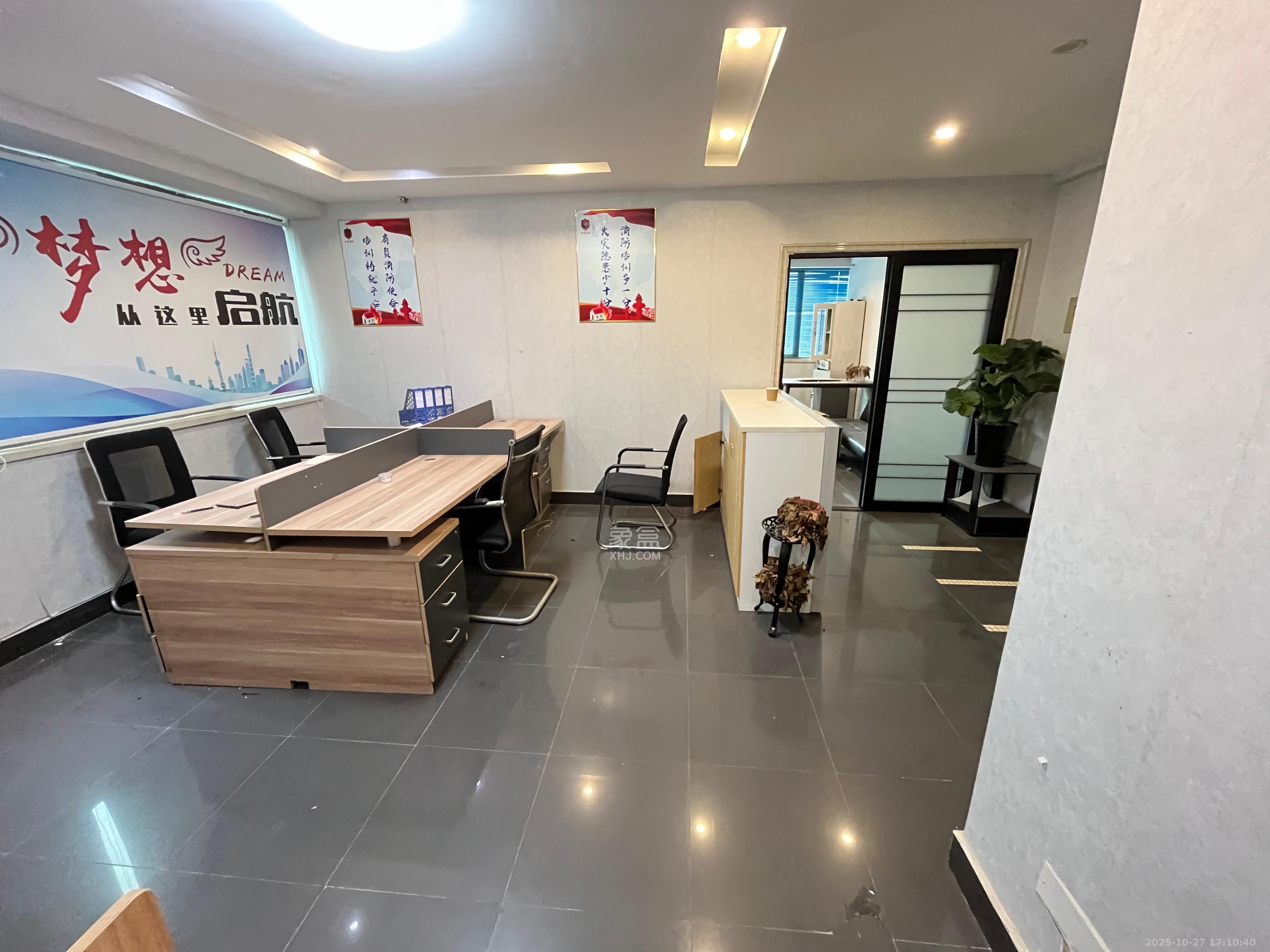 上城星座  2室1厅1卫    2100.0元/月室内图