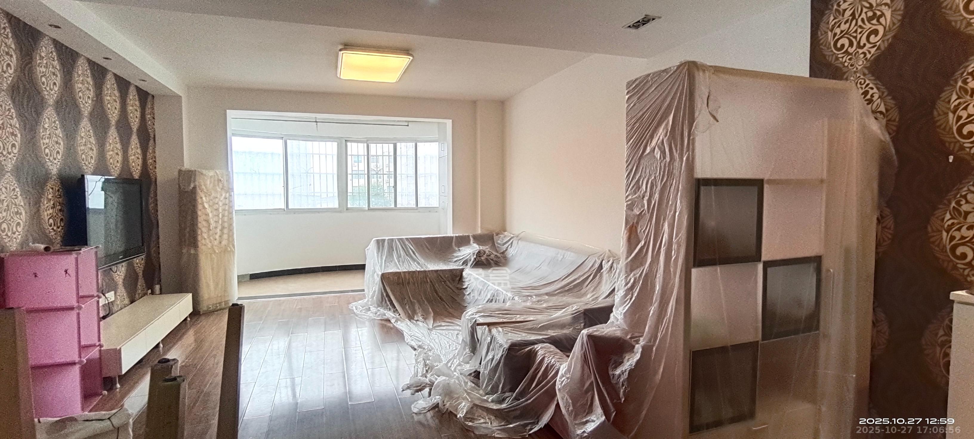 星城国际  3室2厅2卫    2000.0元/月