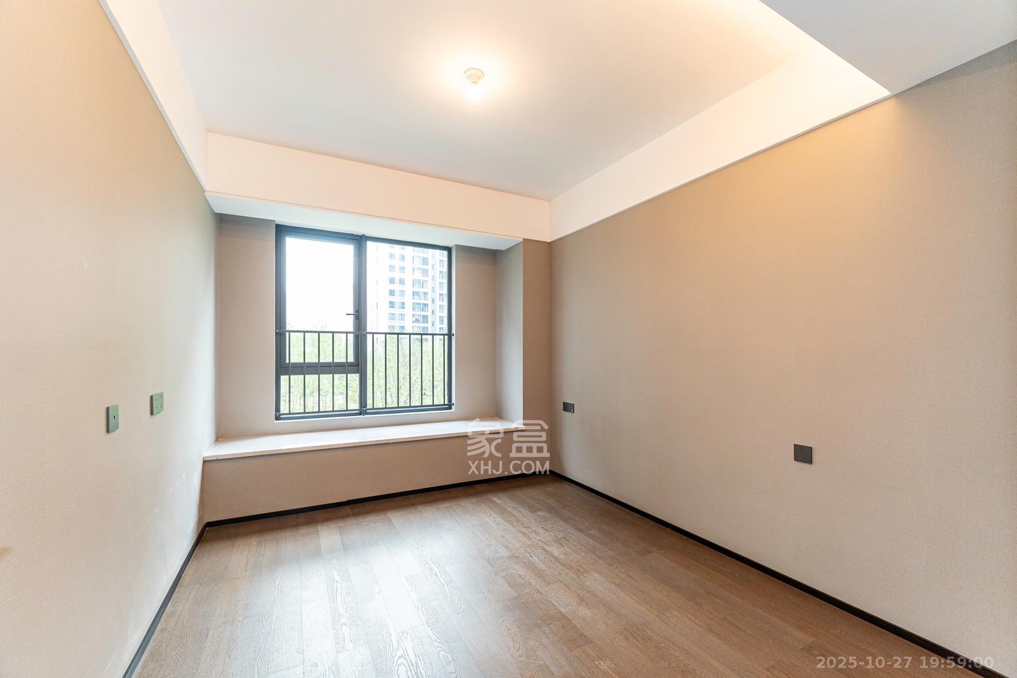 万科松湖天地  4室2厅4卫    338.0万 万科松湖天地  4室2厅4卫    338.0万卧室