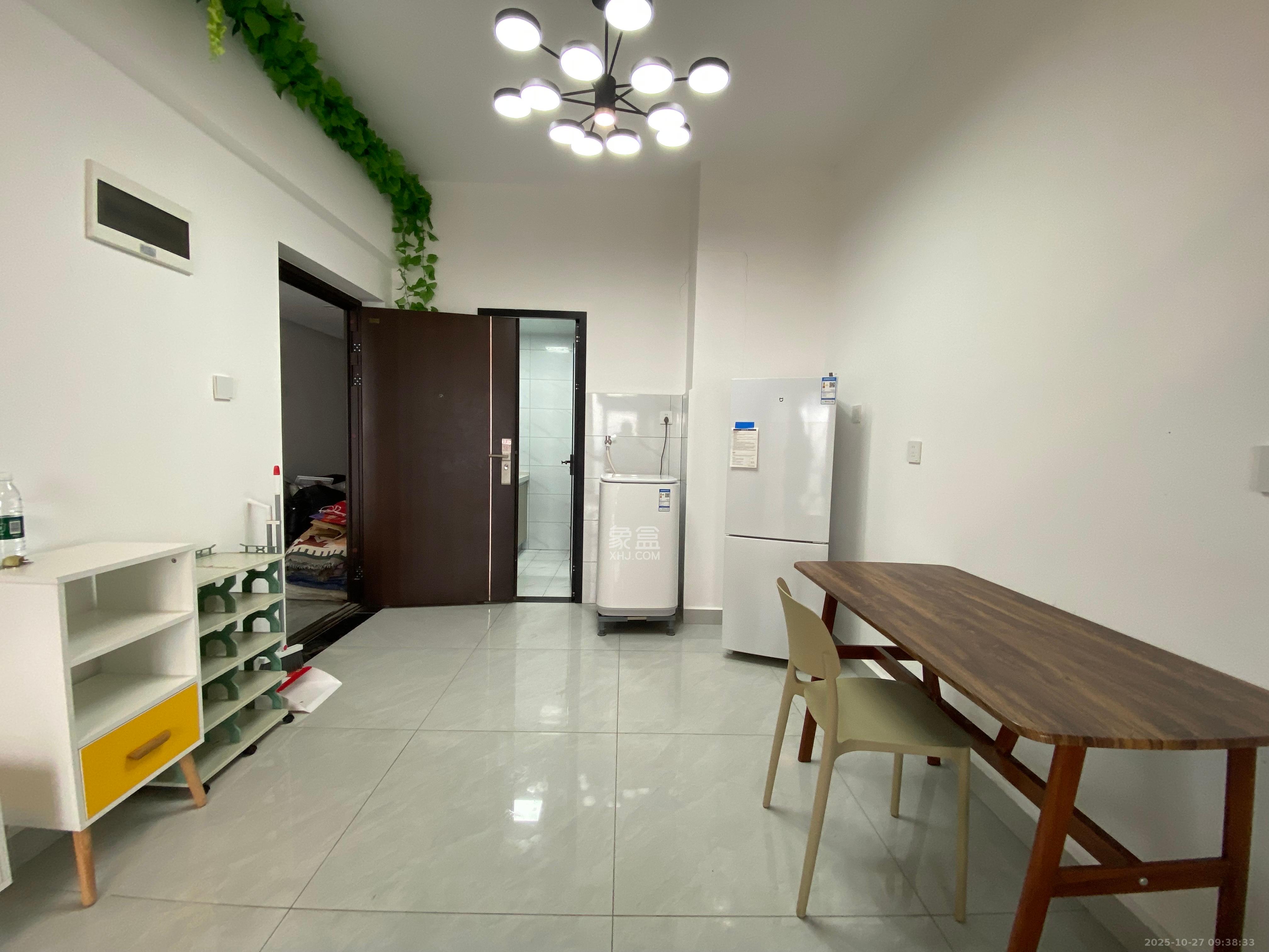 鄱阳汇金中心  1室1厅1卫    1400.0元/月室内图