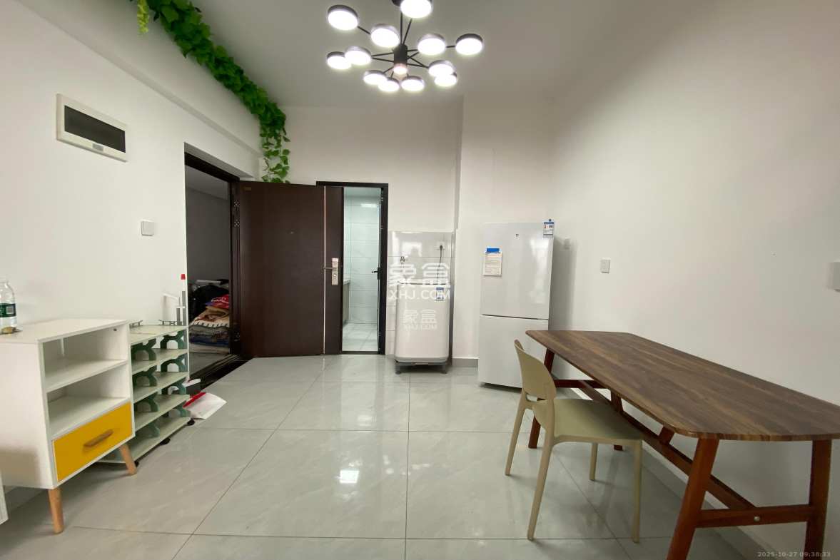 鄱阳汇金中心  1室1厅1卫    1400.0元/月 鄱阳汇金中心  1室1厅1卫    1400.0元/月室内图