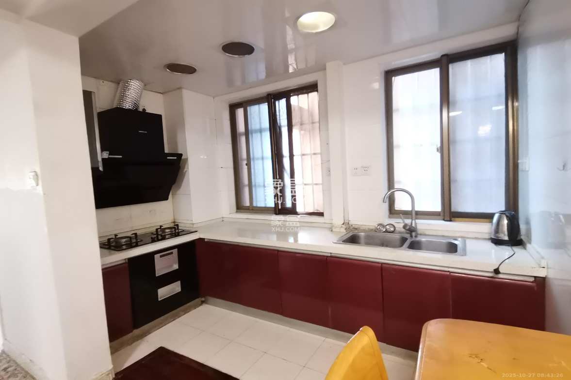 层上观邸  3室2厅1卫    2100.0元/月 层上观邸  3室2厅1卫    2100.0元/月室内图