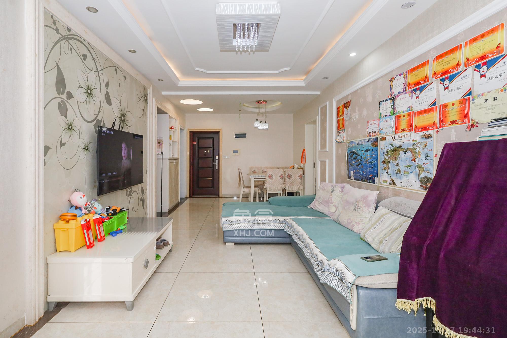 当代滨江MOMA 3室2厅1卫 120.0万 当代滨江MOMA 3室2厅1卫 120.0万客厅