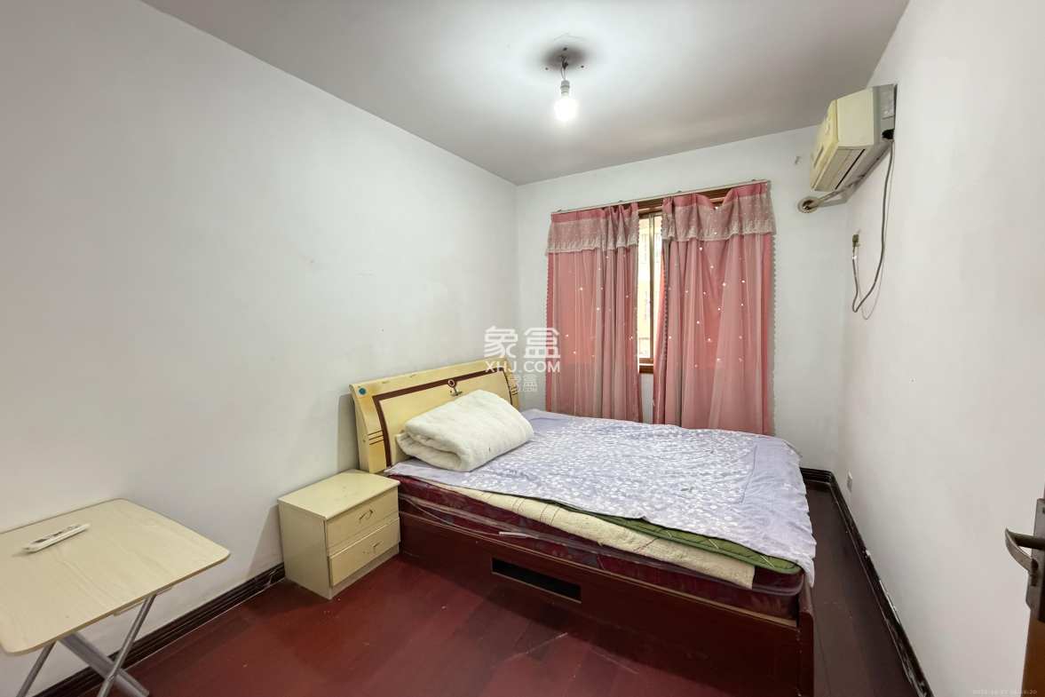 莲湖汽配城  4室2厅1卫    1800.0元/月 莲湖汽配城  4室2厅1卫    1800.0元/月室内图