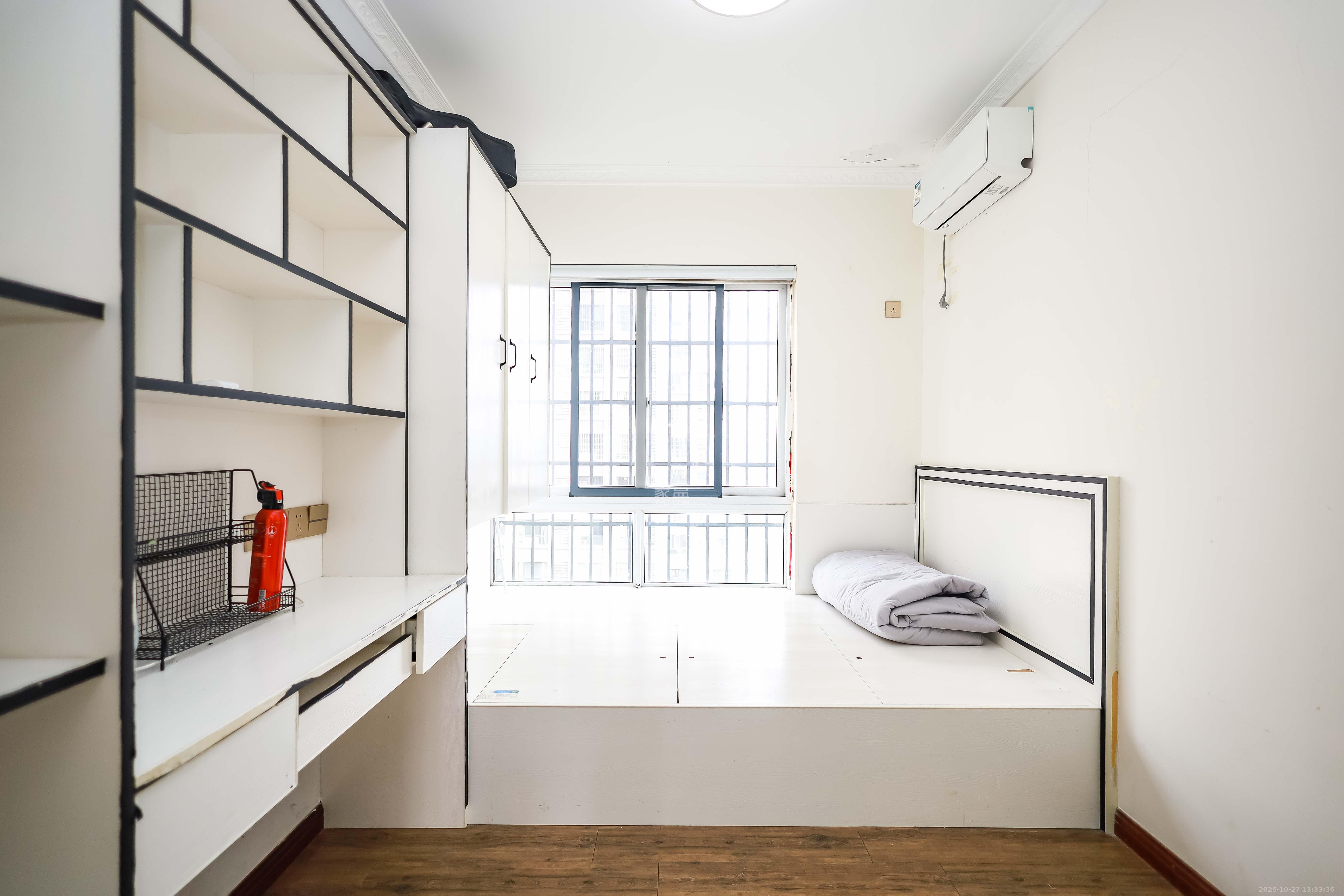 天麓尚层  3室2厅2卫    88.0万卧室