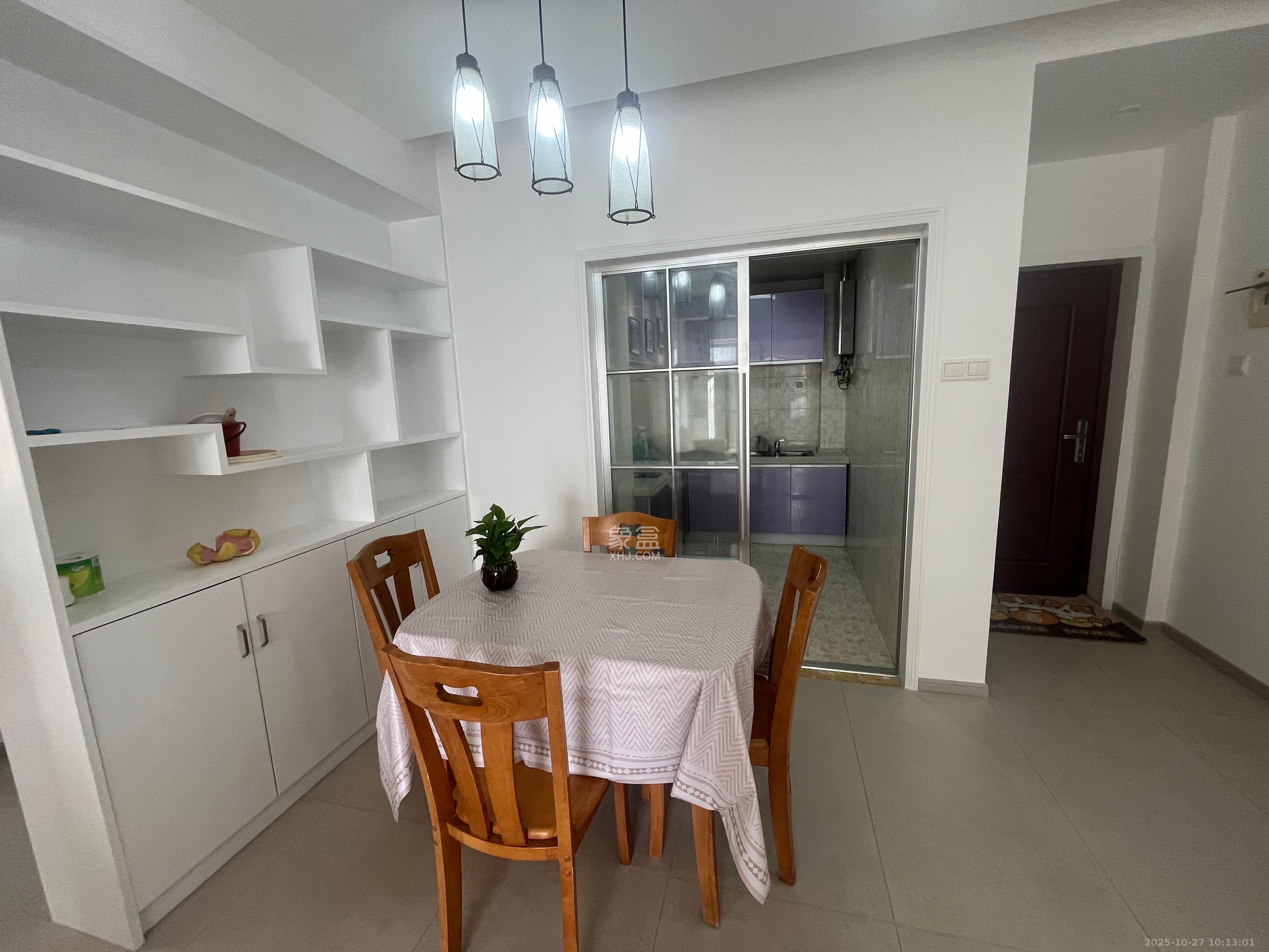 上河国际C区  3室2厅1卫    2800.0元/月室内图